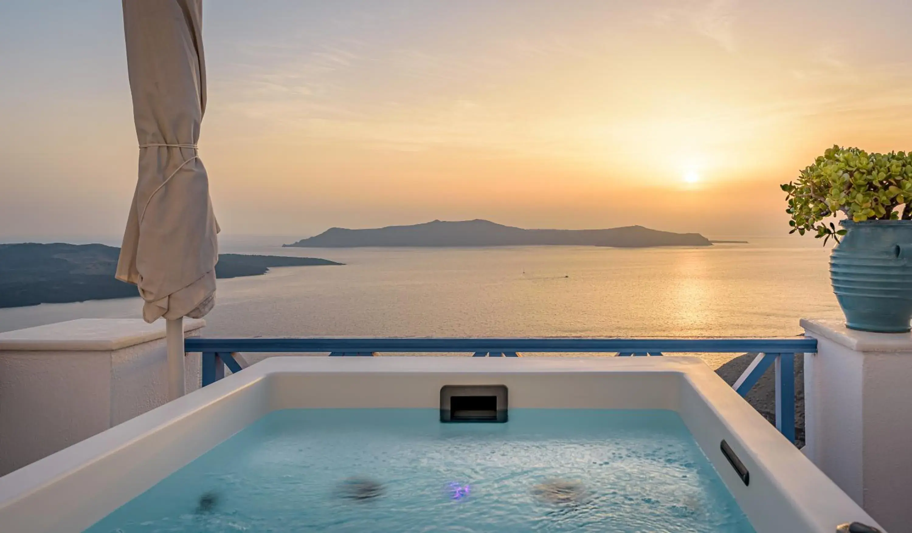 One-Bedroom Apartment with Caldera View and Hot Tub (Goose) in Golden Grey Goose One-Bedroom Apartment with Caldera View and Hot Tub (Goose) in Golden Grey Goose