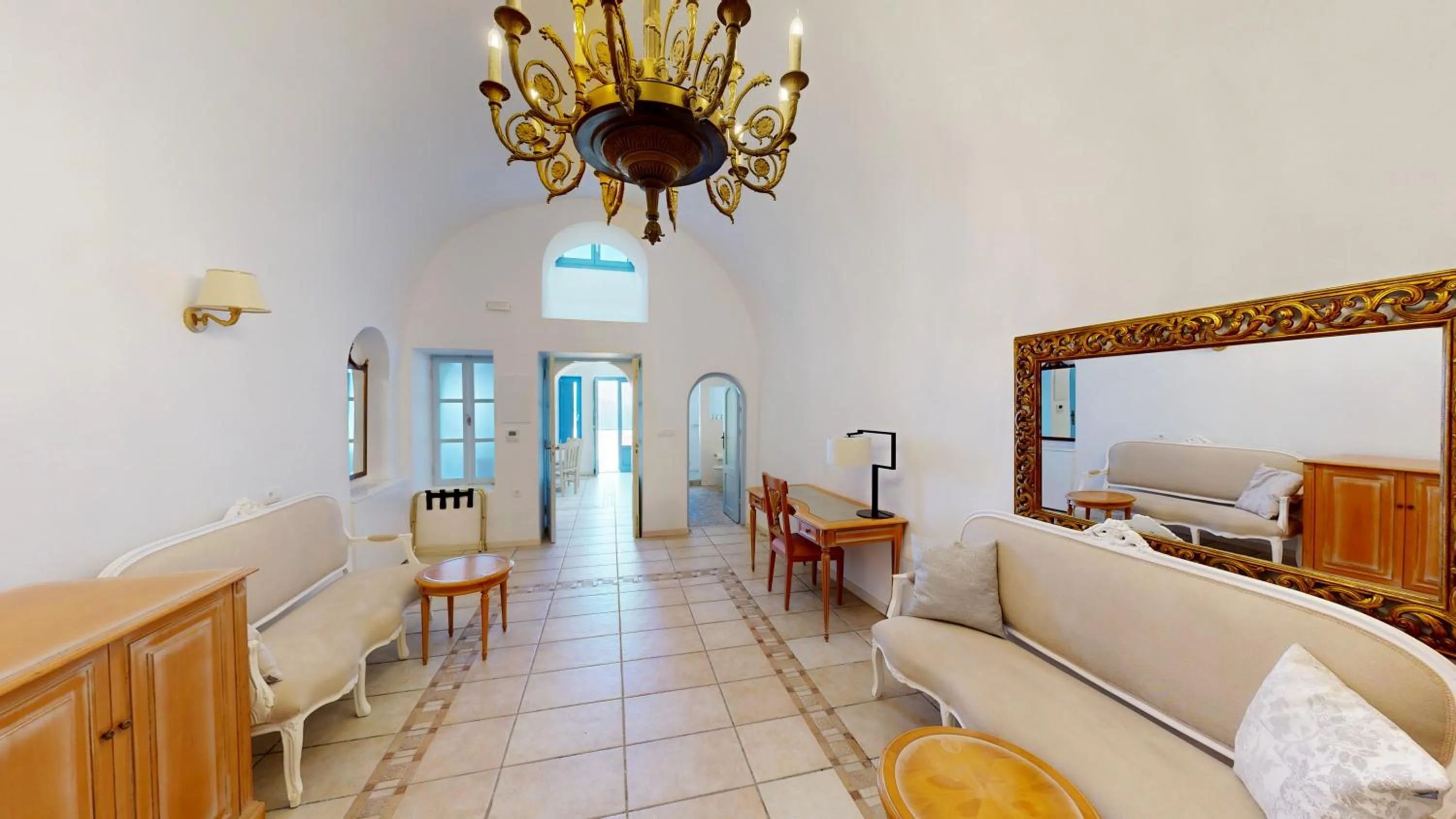 Living room, Bed in Golden Grey Goose