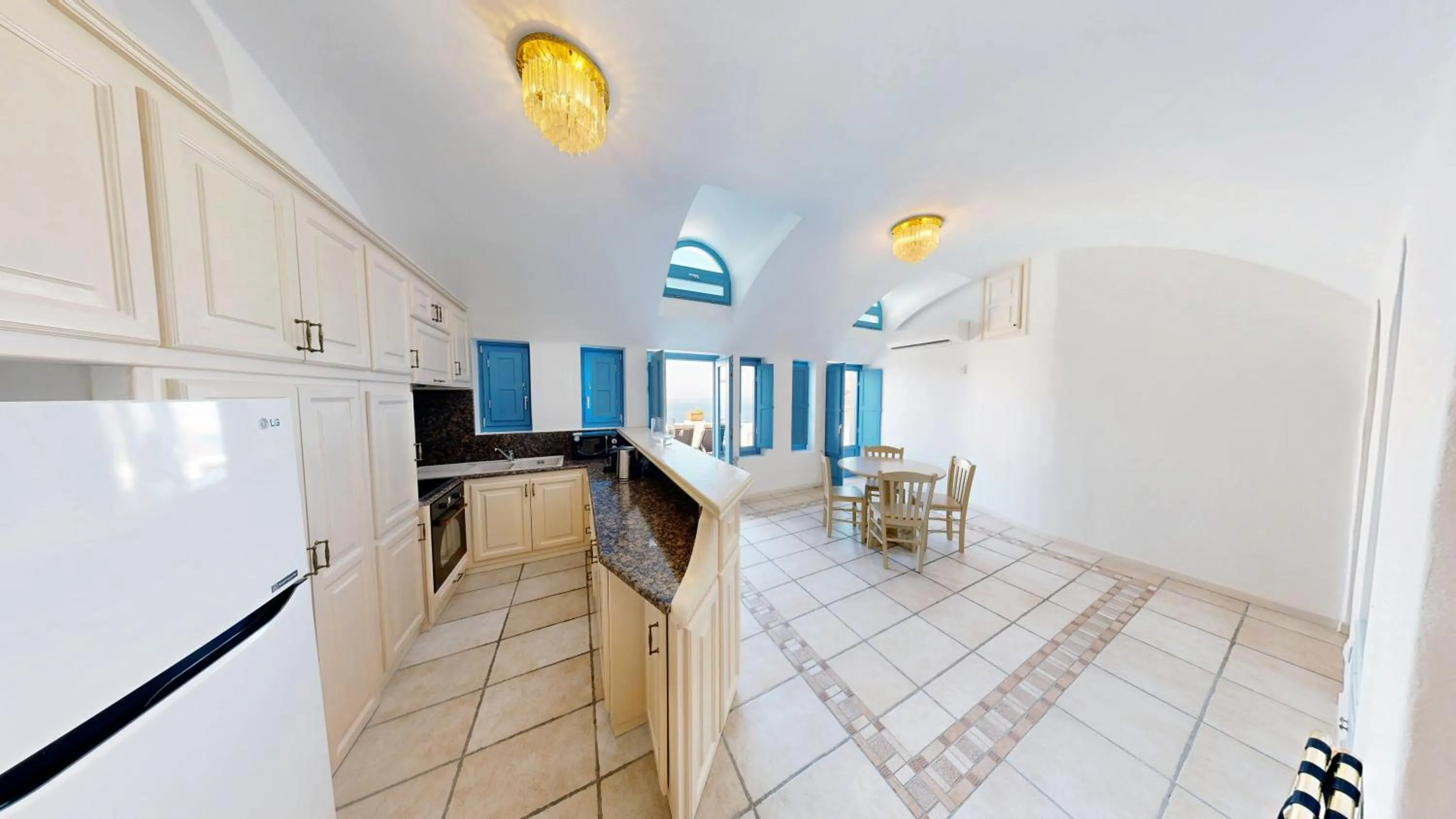 Kitchen or kitchenette in Golden Grey Goose