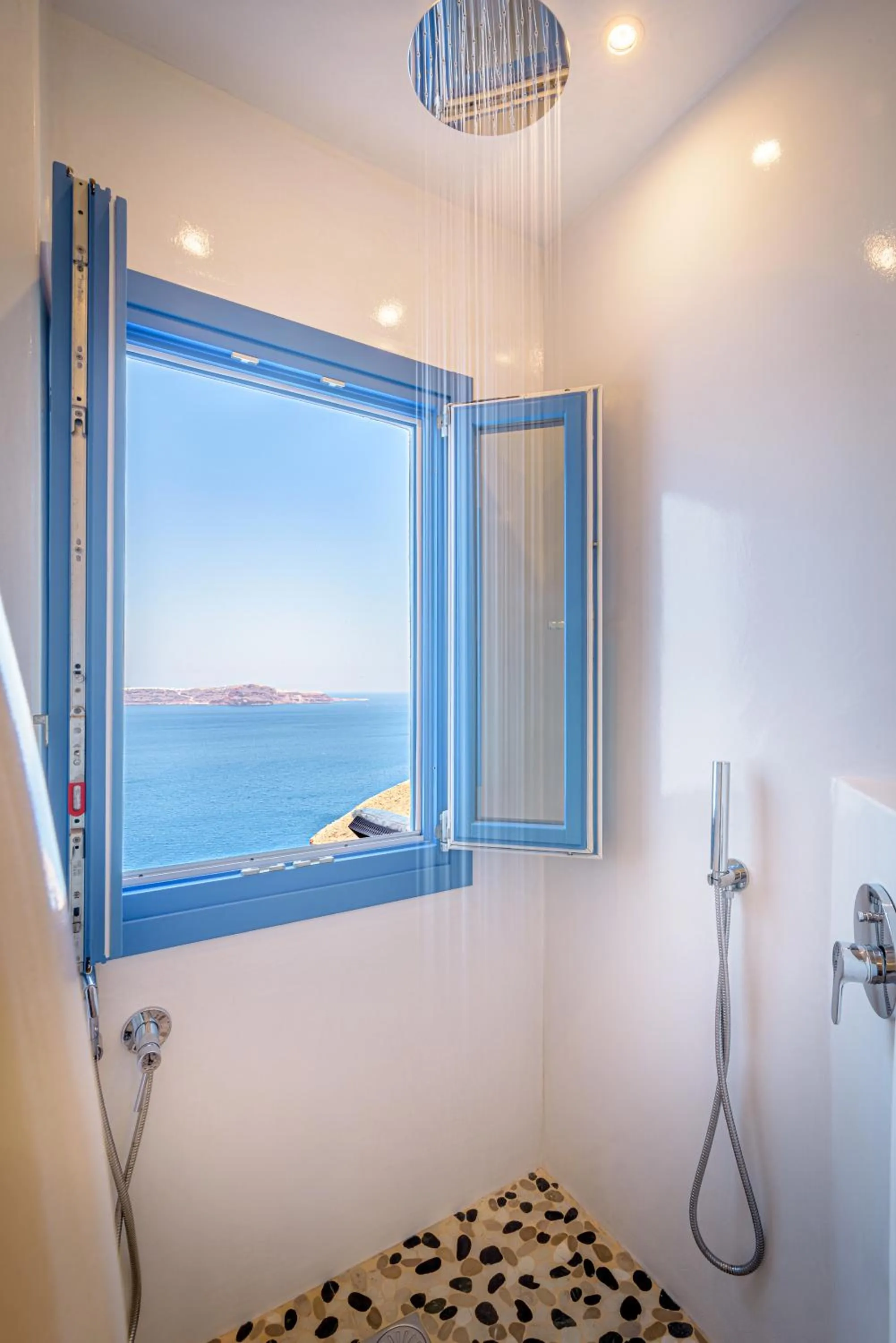 Shower in Golden Grey Goose