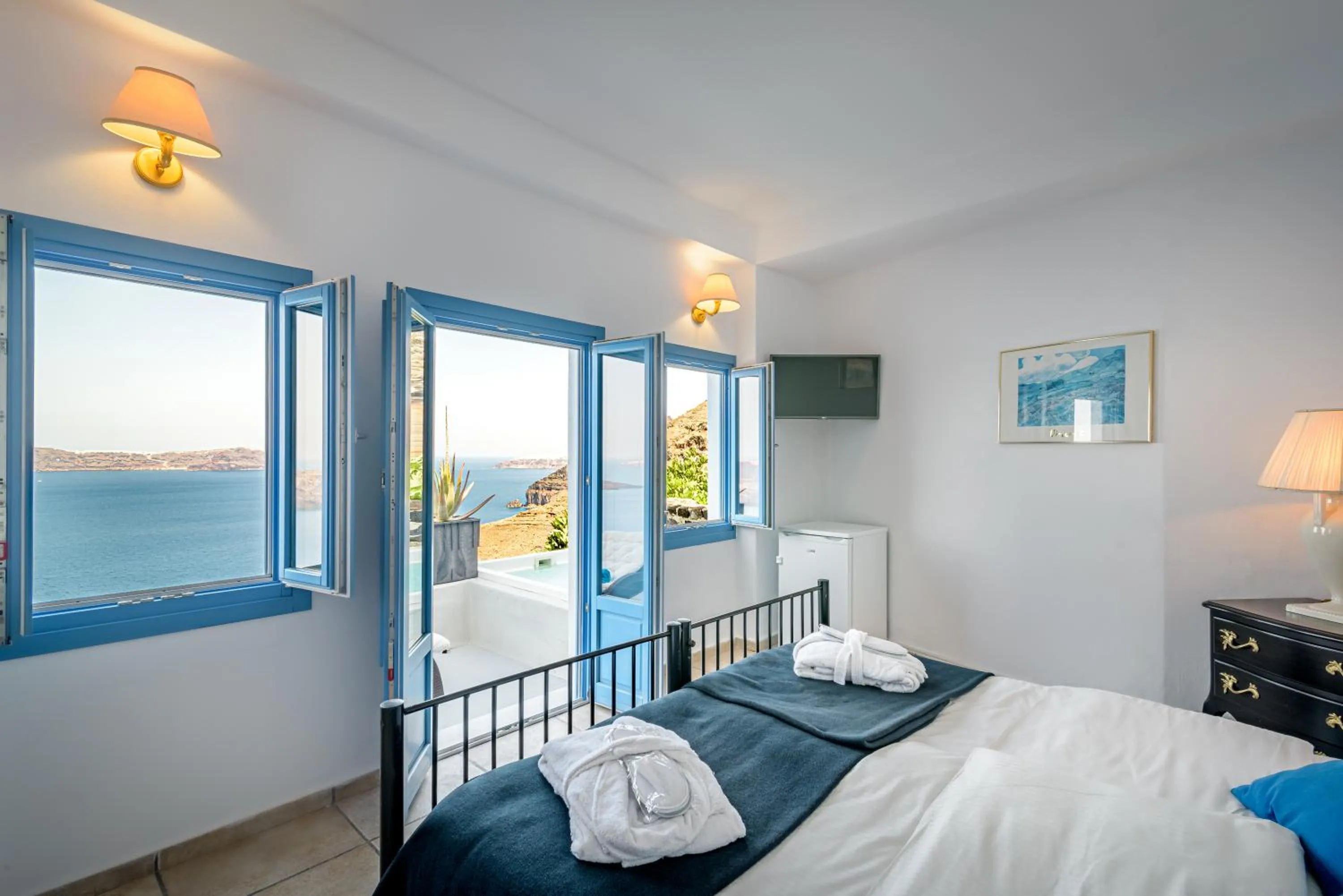 Bedroom, Bed in Golden Grey Goose