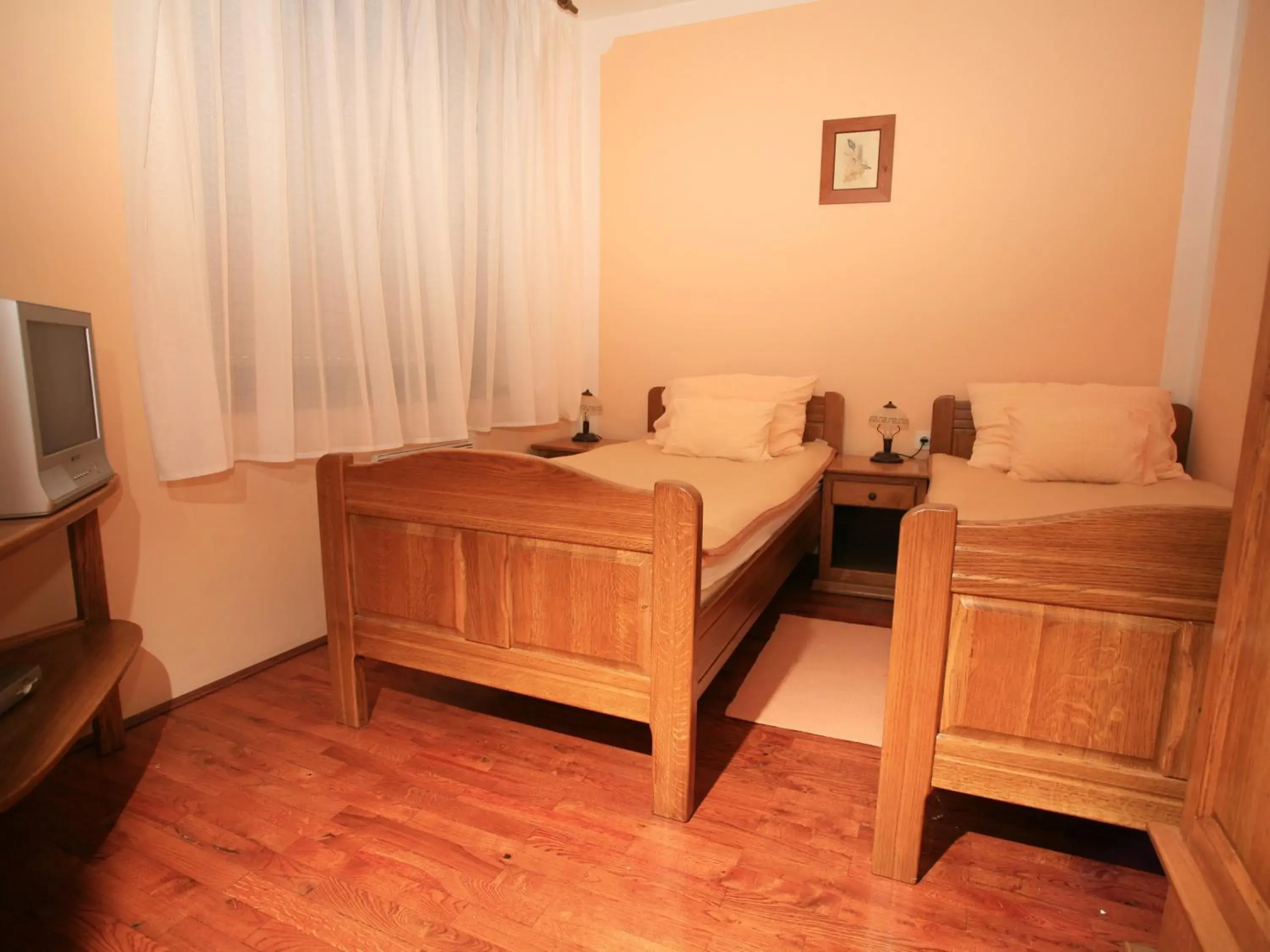 Comfort Two-Bedroom Apartment with Balcony and Garden View in Apartments Vrata Baranje Comfort Two-Bedroom Apartment with Balcony and Garden View in Apartments Vrata Baranje