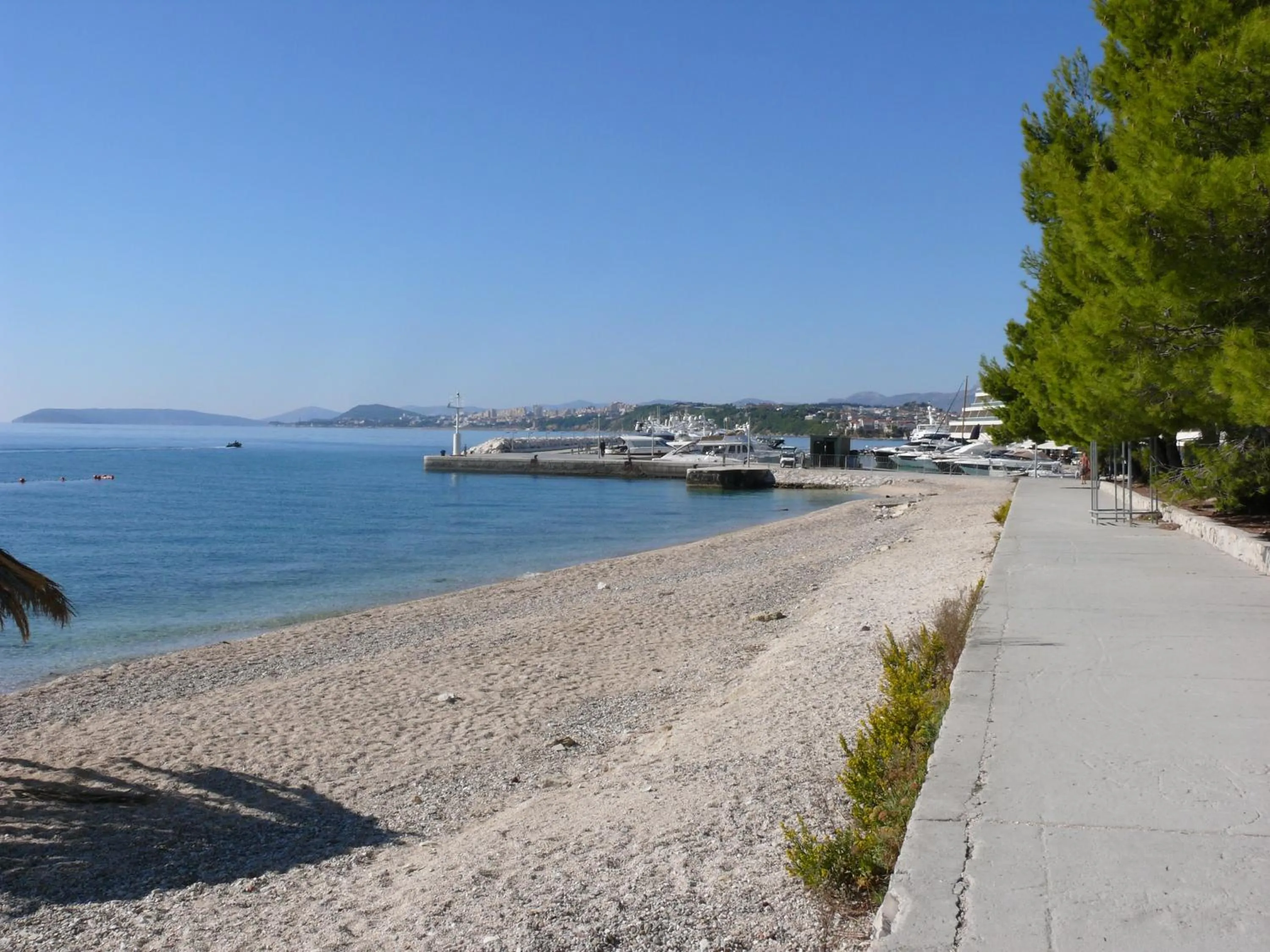 Beach in Apartments Barisic Hrvatskih Žrtava 404 Seget Vranjica