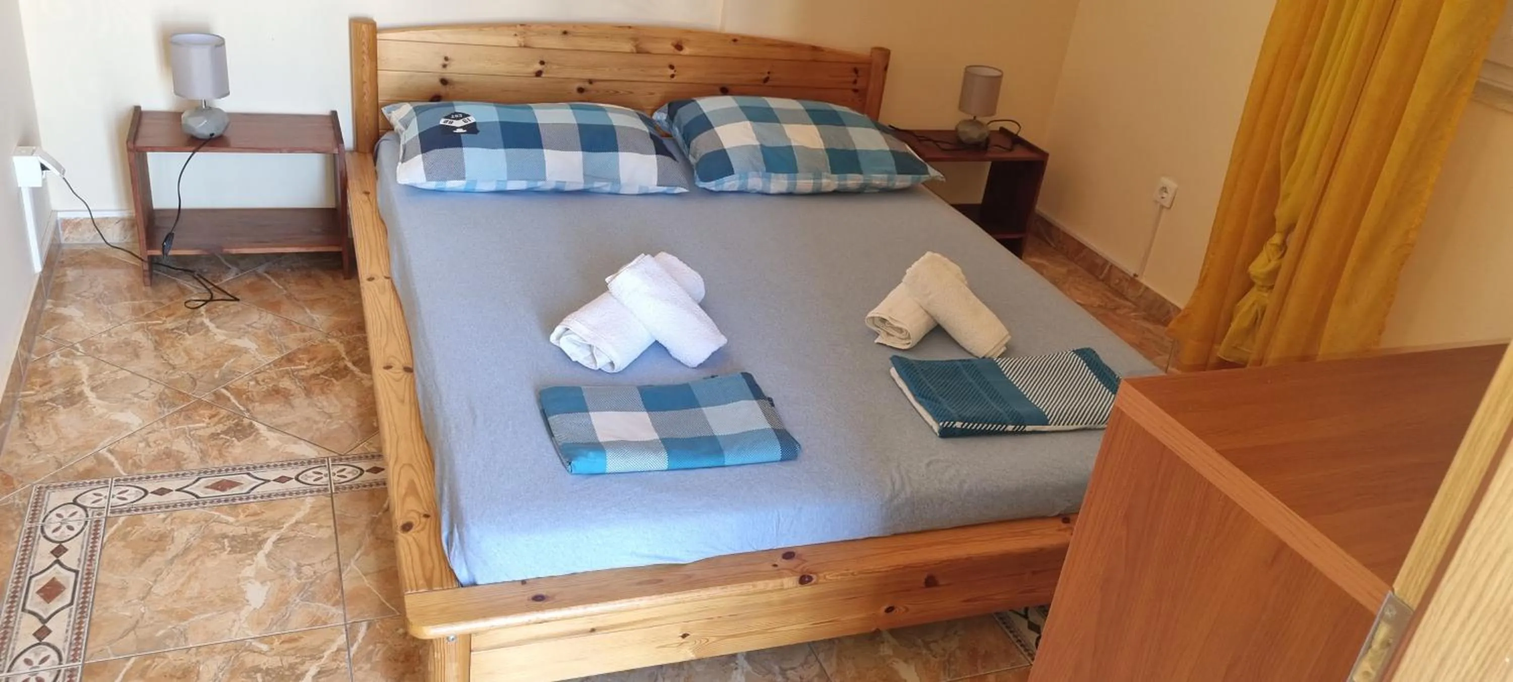 Bed in Apartments Barisic Hrvatskih Žrtava 404 Seget Vranjica