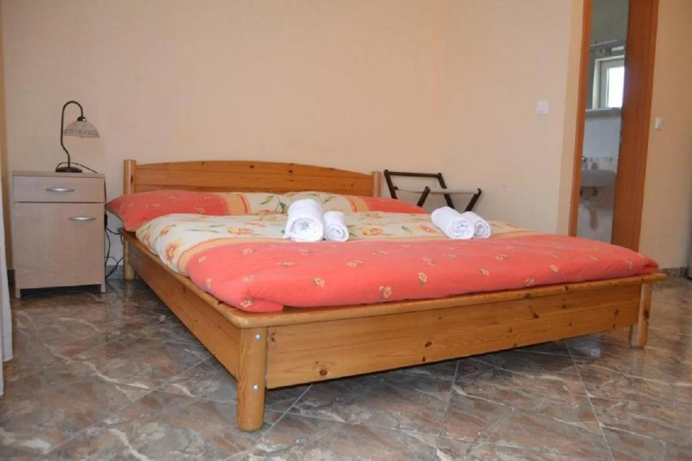 Bed in Apartments Barisic Hrvatskih Žrtava 404 Seget Vranjica