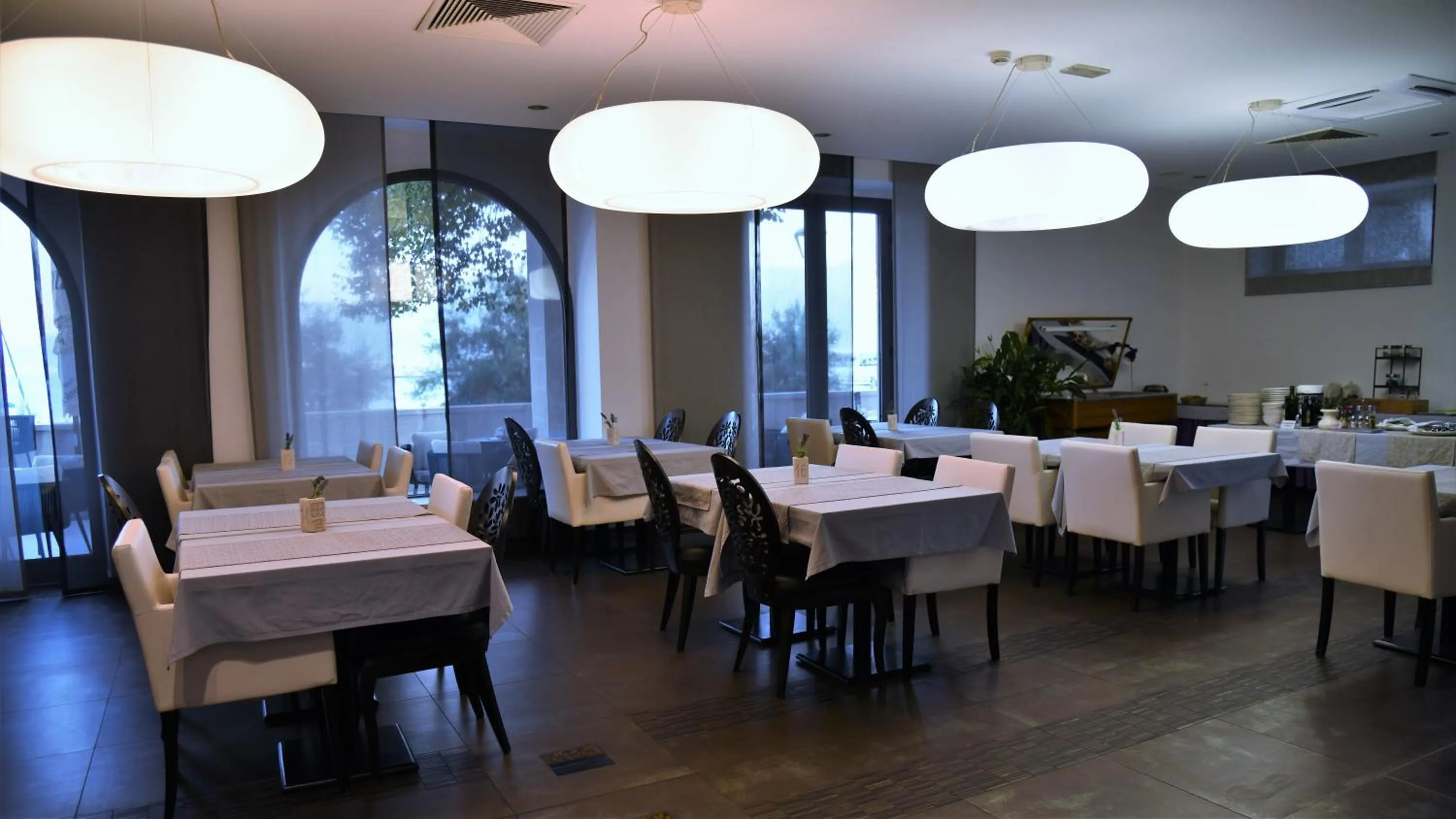 Restaurant/places to eat in Hotel Lipa