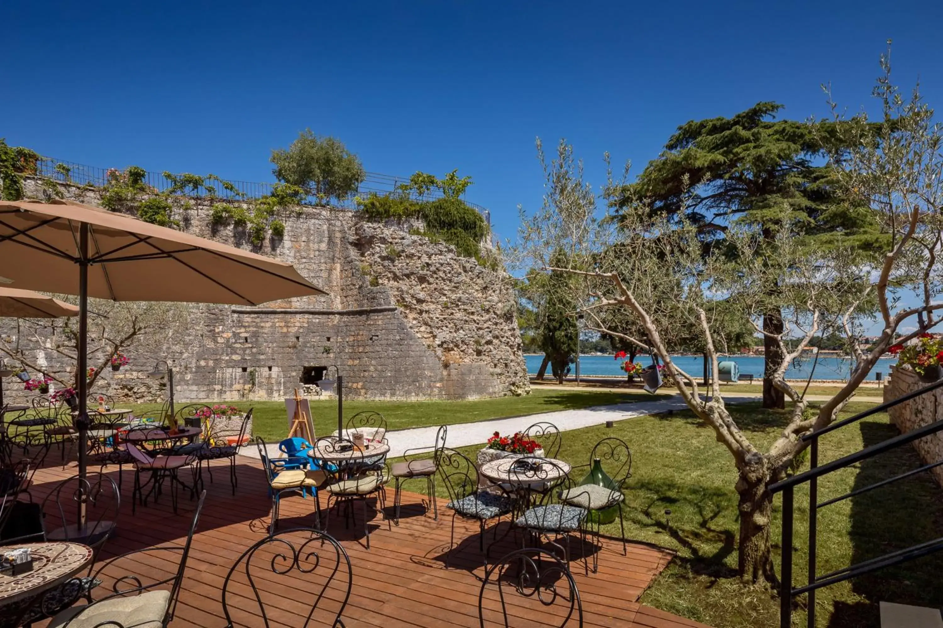 Lounge or bar in Valamar Riviera Hotel & Residence Lounge or bar in Valamar Riviera Hotel & Residence