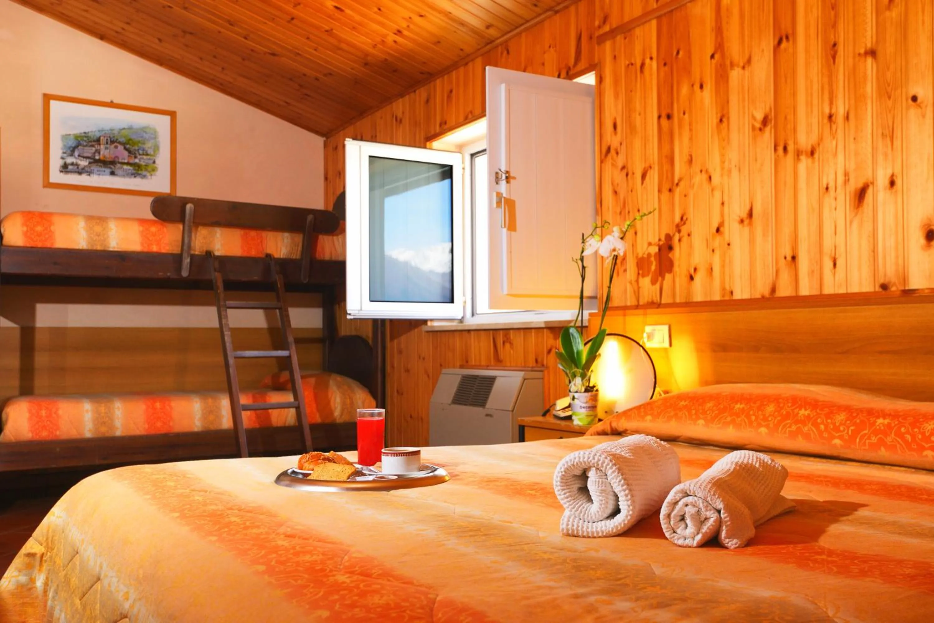 Spring, Bed in HOTEL HOLIDAYS a Barrea - Natura, Relax e Benessere nel Parco d'Abruzzo