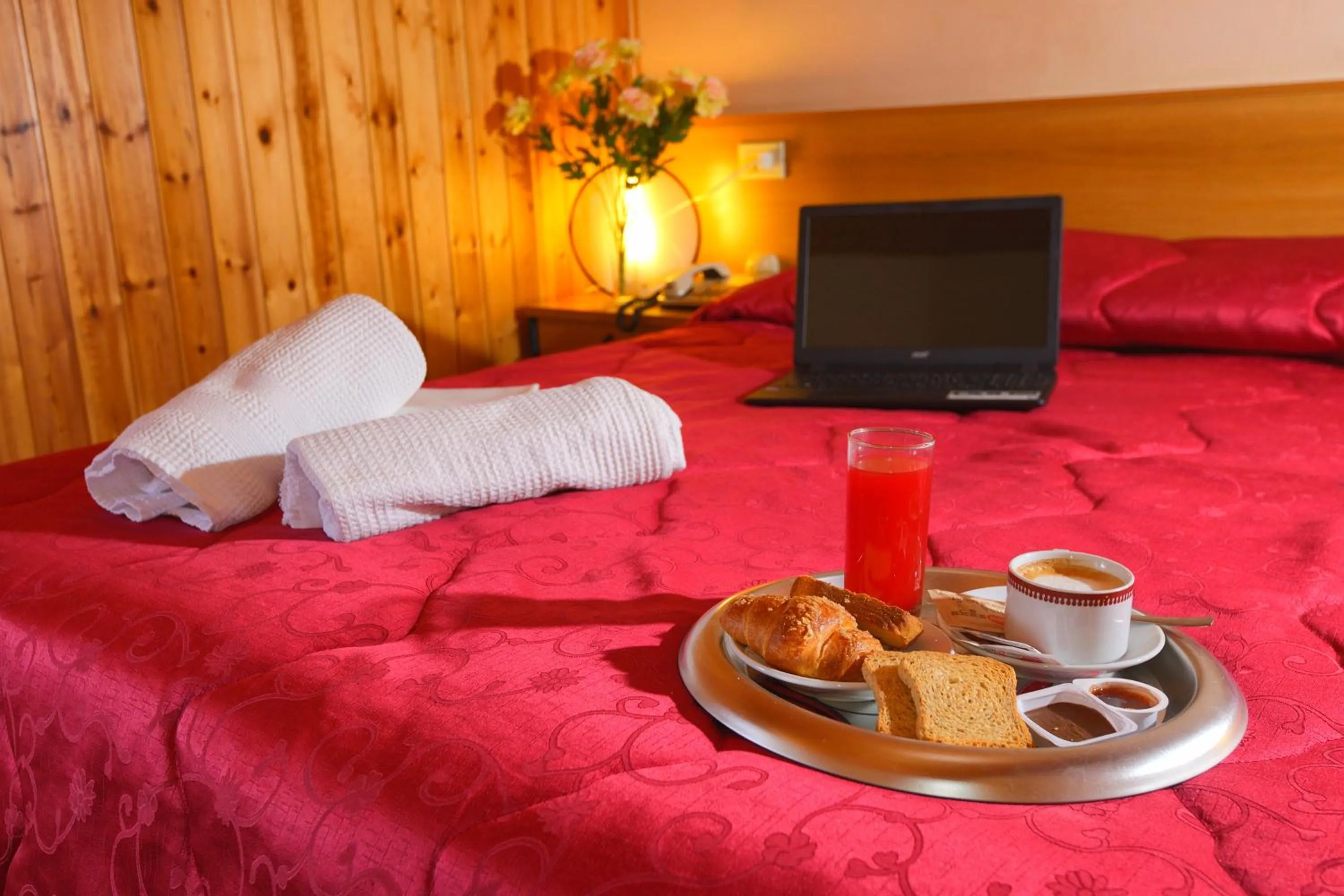 Bed in HOTEL HOLIDAYS a Barrea - Natura, Relax e Benessere nel Parco d'Abruzzo