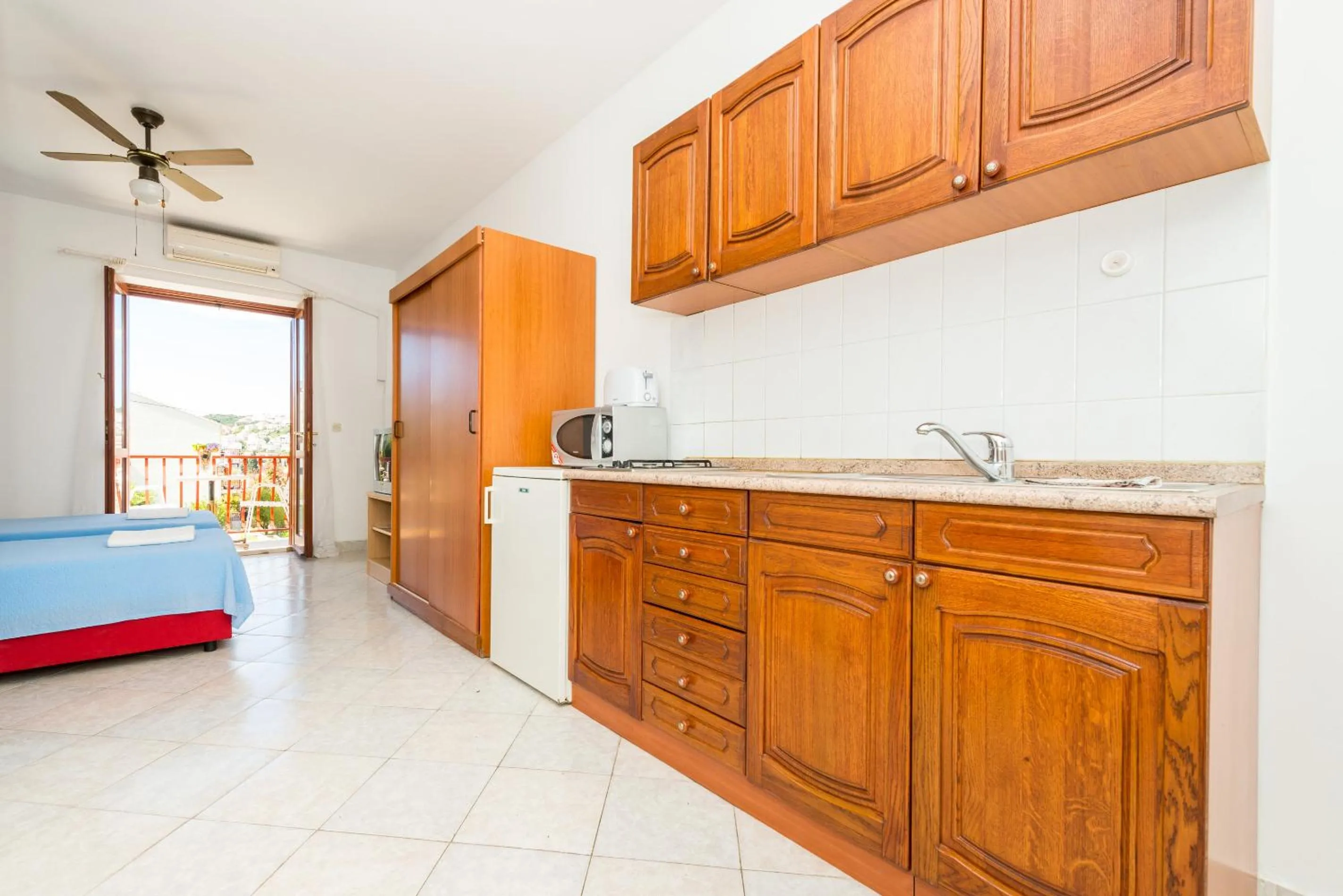 Kitchen or kitchenette, Bed in Villa Valjalo