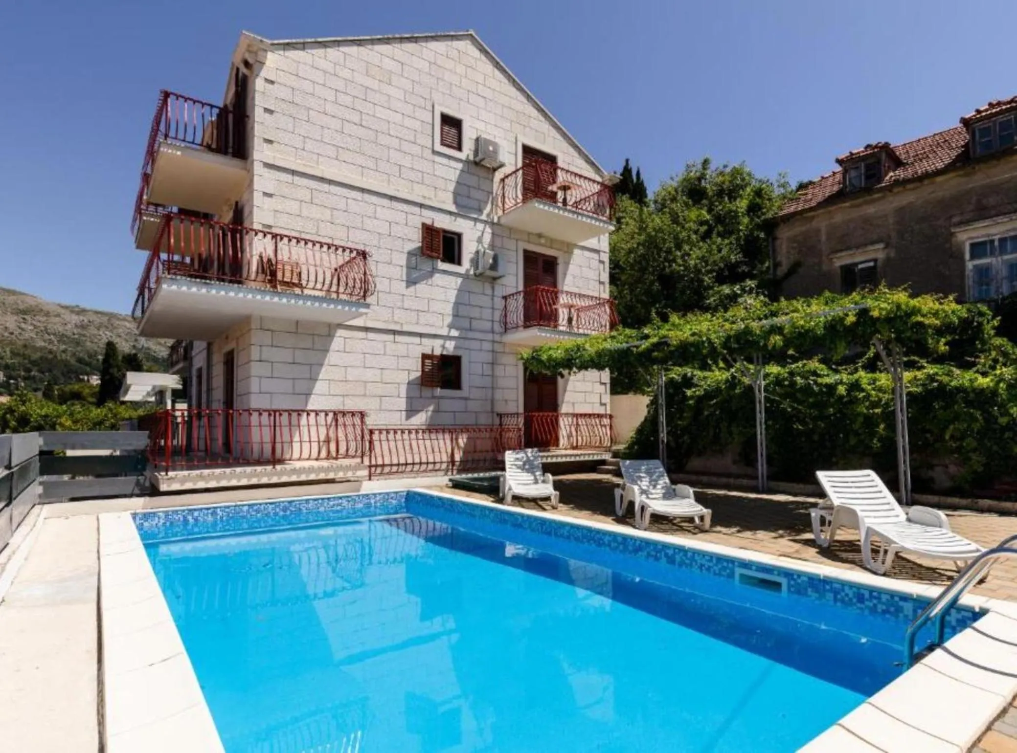 Swimming pool in Villa Valjalo