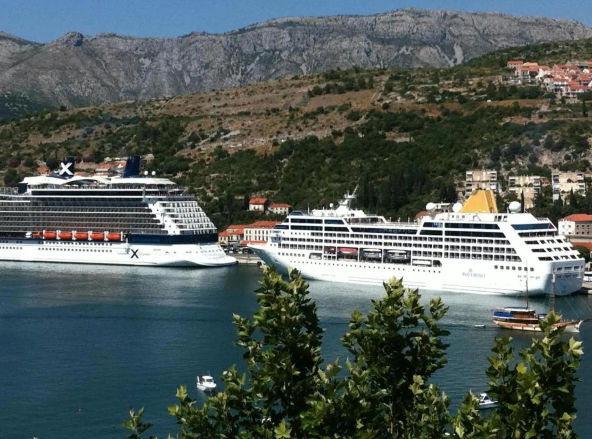 Property building in Villa Valjalo