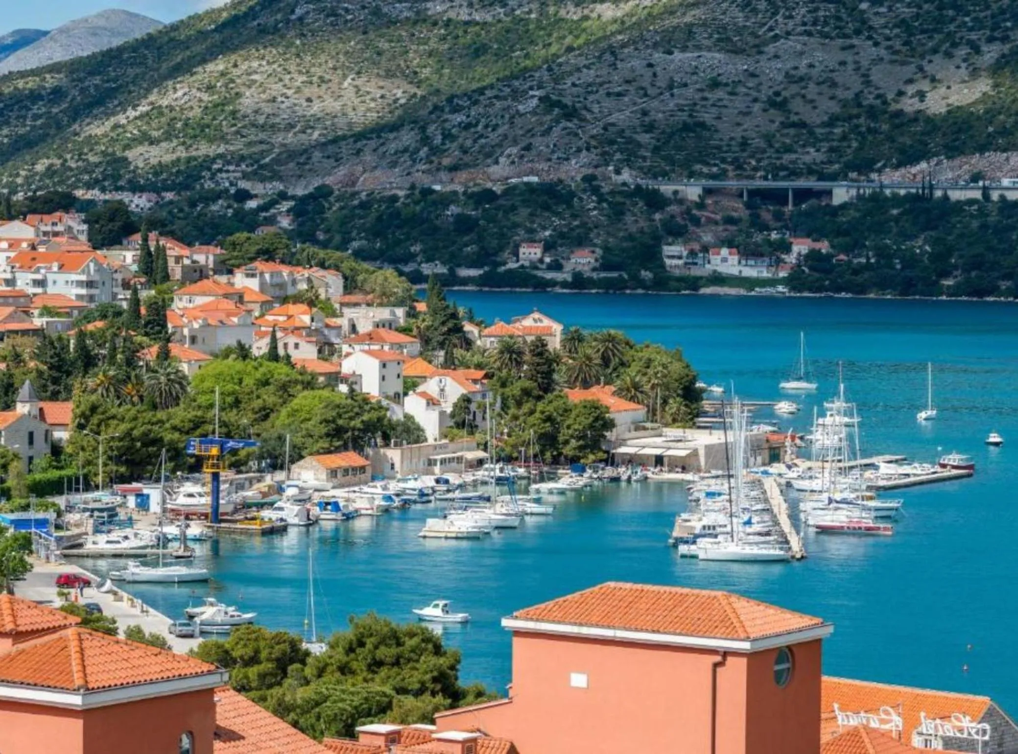 Property building in Villa Valjalo