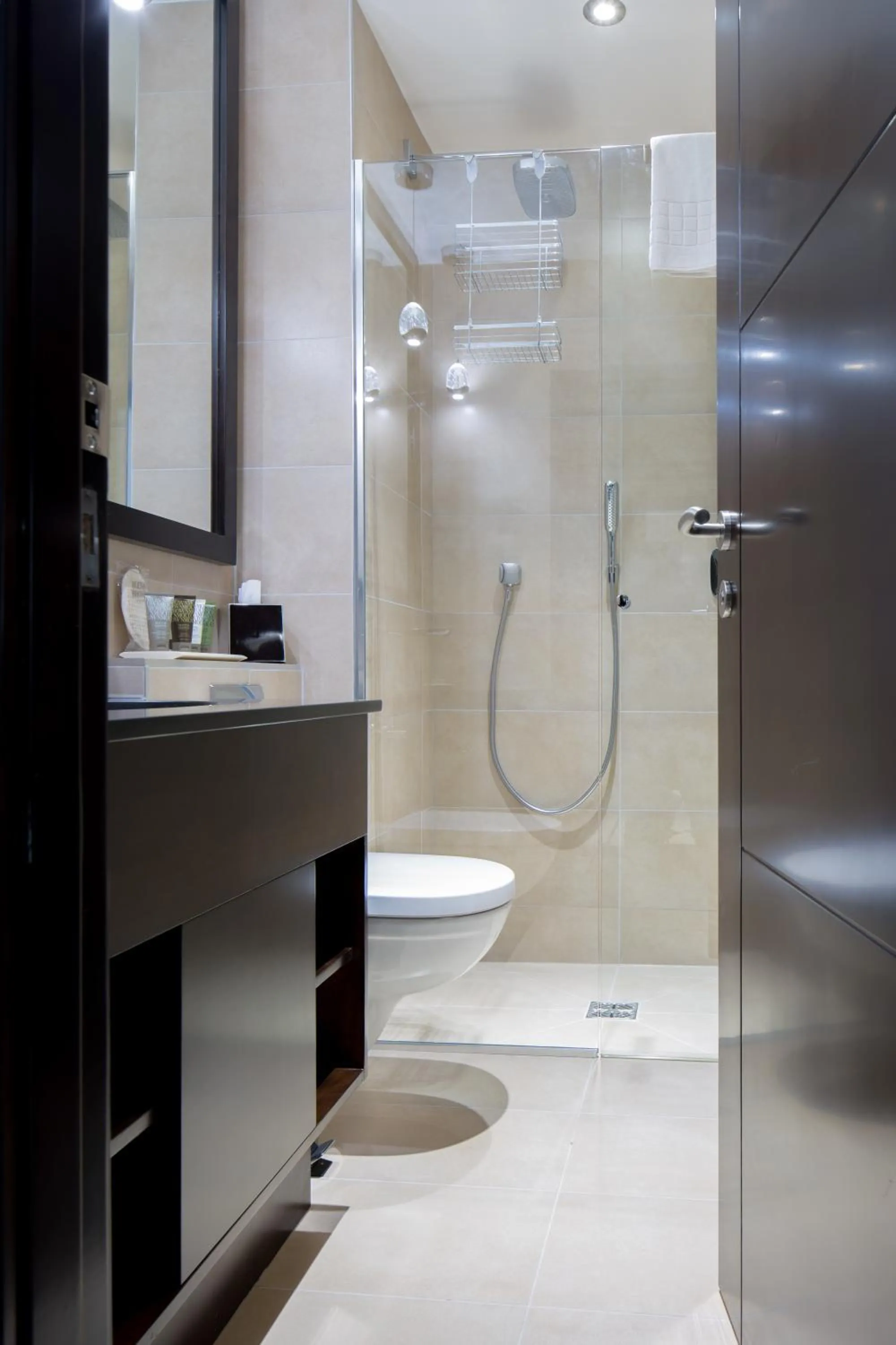 Shower in Mansio Suites The Headrow