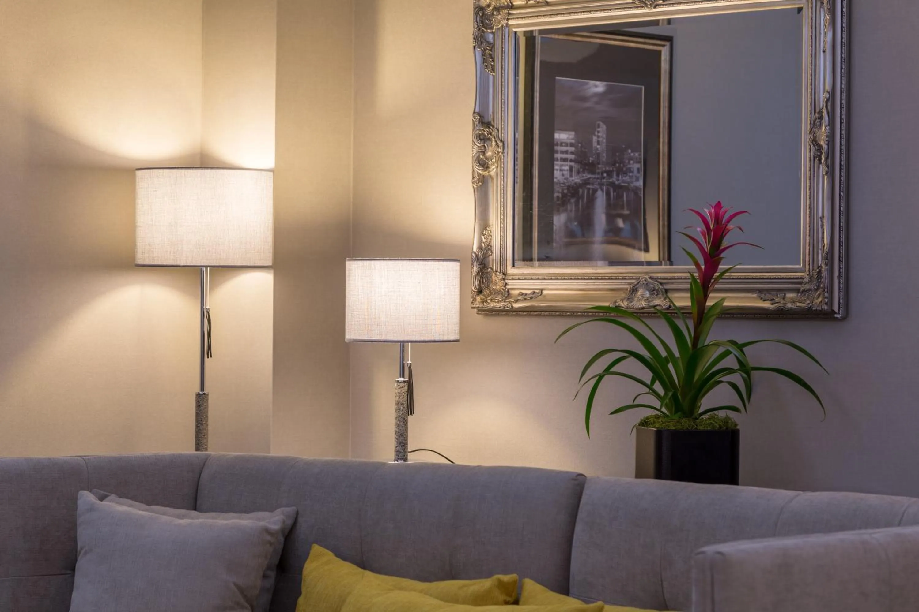 Lobby or reception in Mansio Suites The Headrow