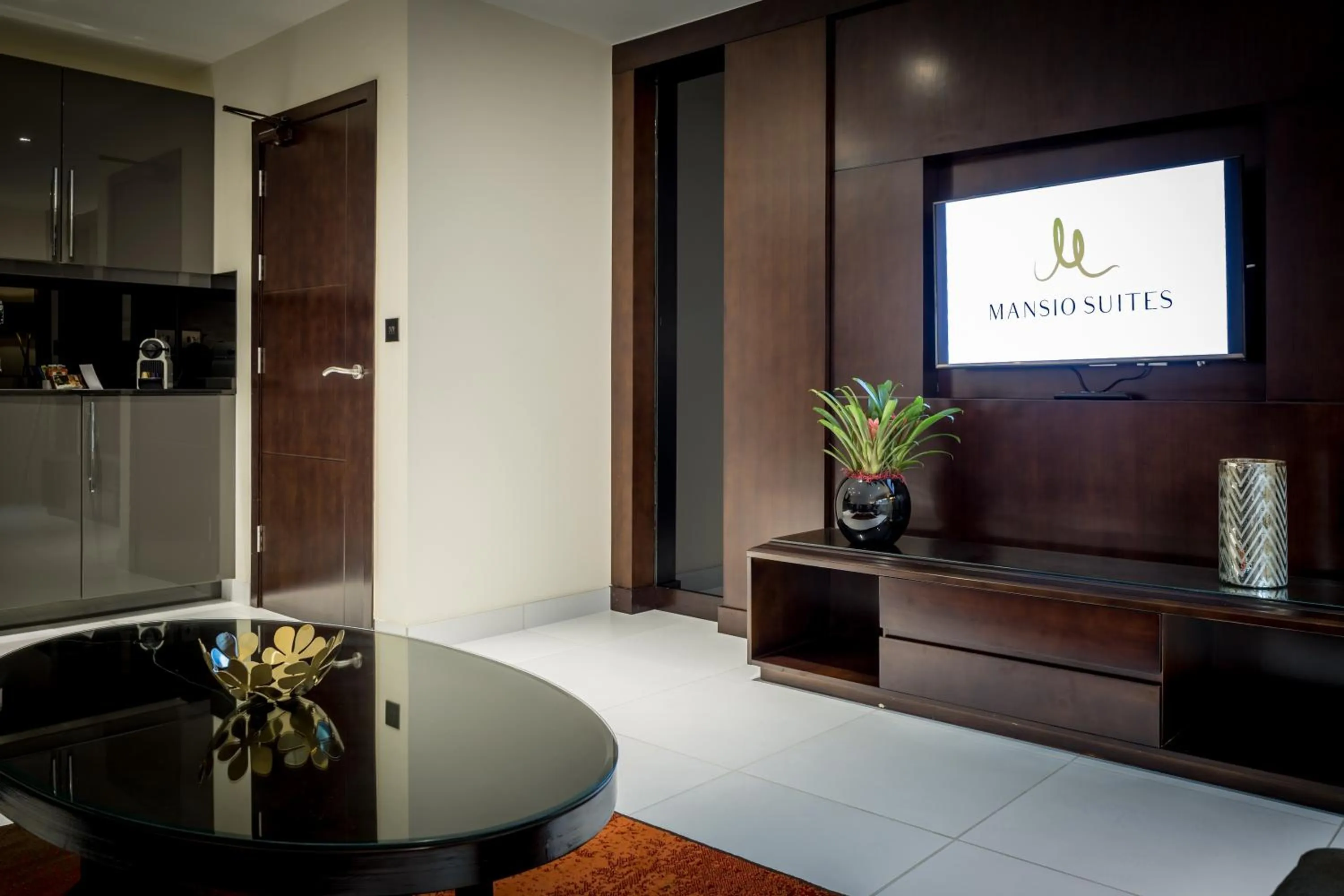 TV and multimedia in Mansio Suites The Headrow
