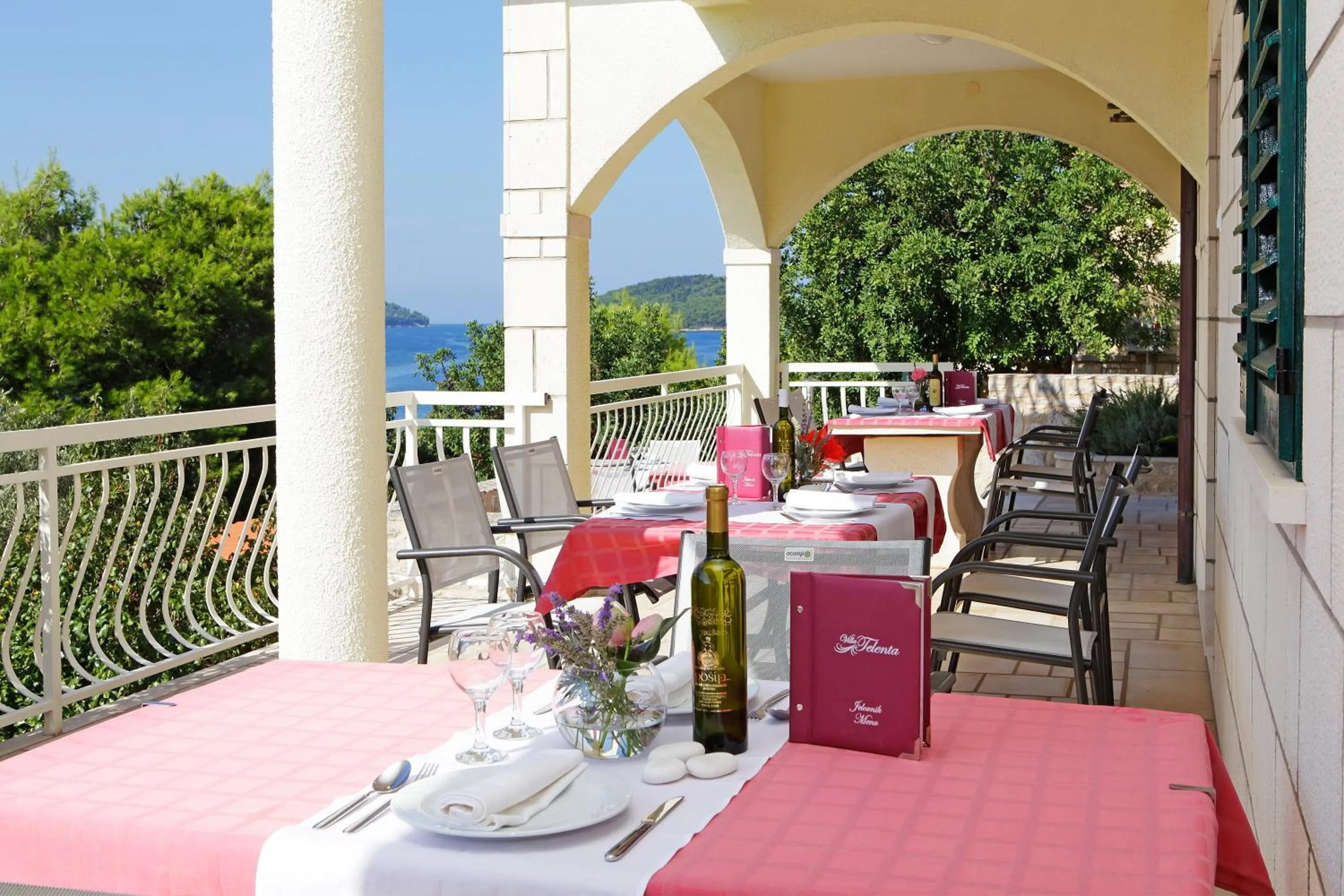 Restaurant/places to eat in Boutique Hotel Villa Telenta