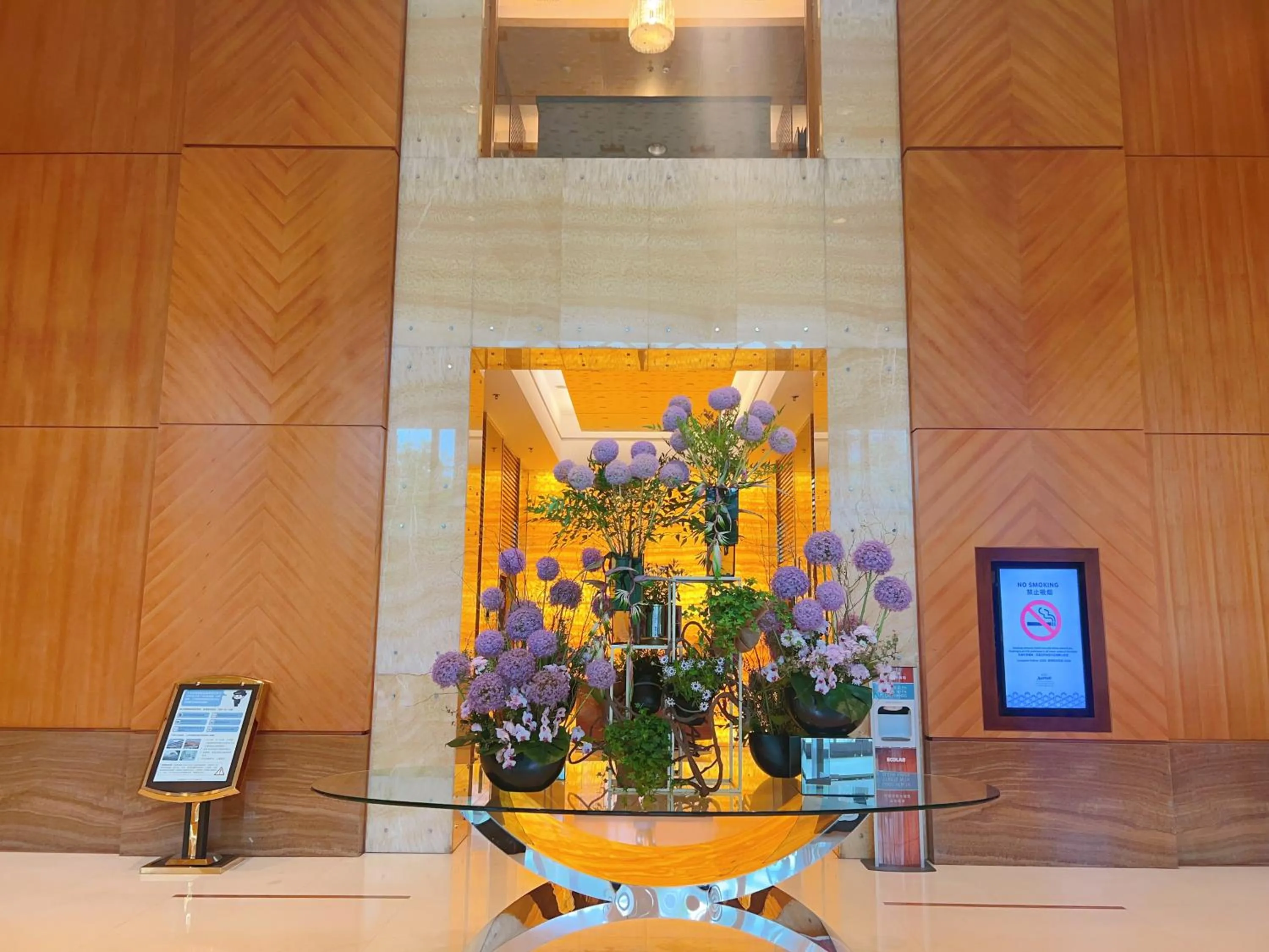 Lobby or reception in The Sandalwood Beijing Marriott Executive Apartments
