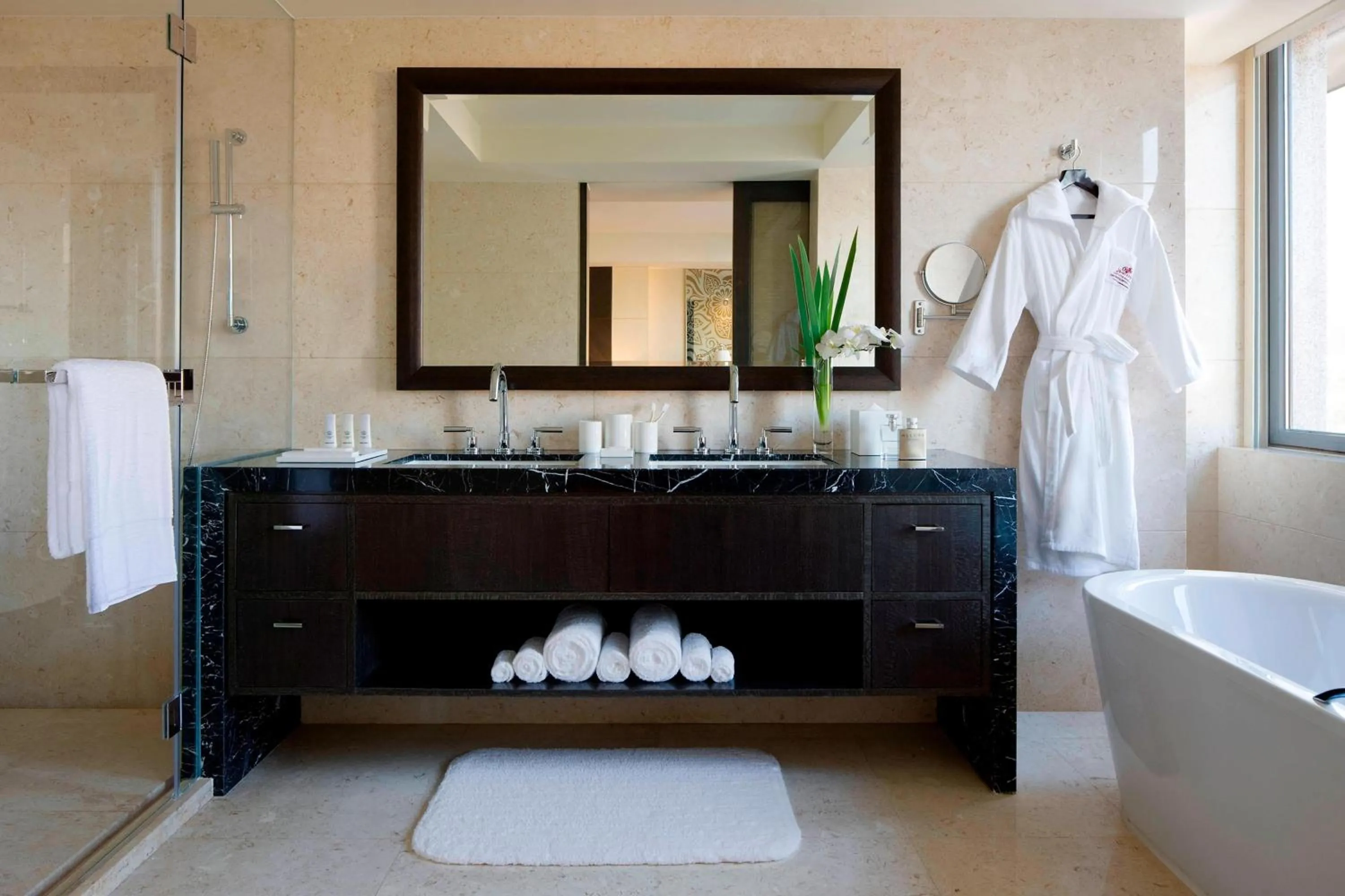 Bathroom in The Sandalwood Beijing Marriott Executive Apartments
