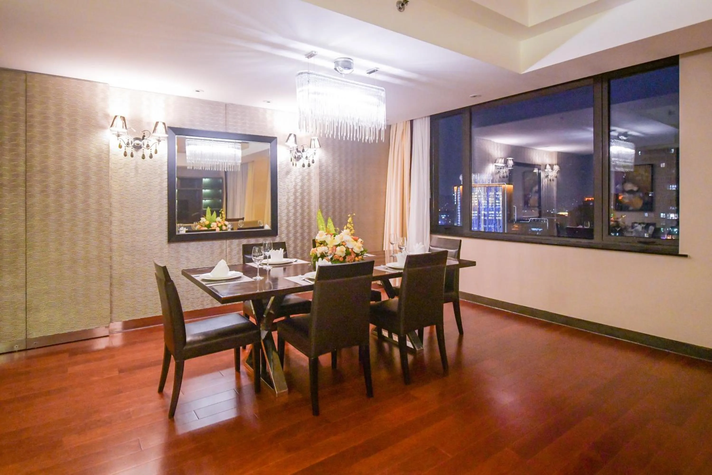 Dining area in The Sandalwood Beijing Marriott Executive Apartments