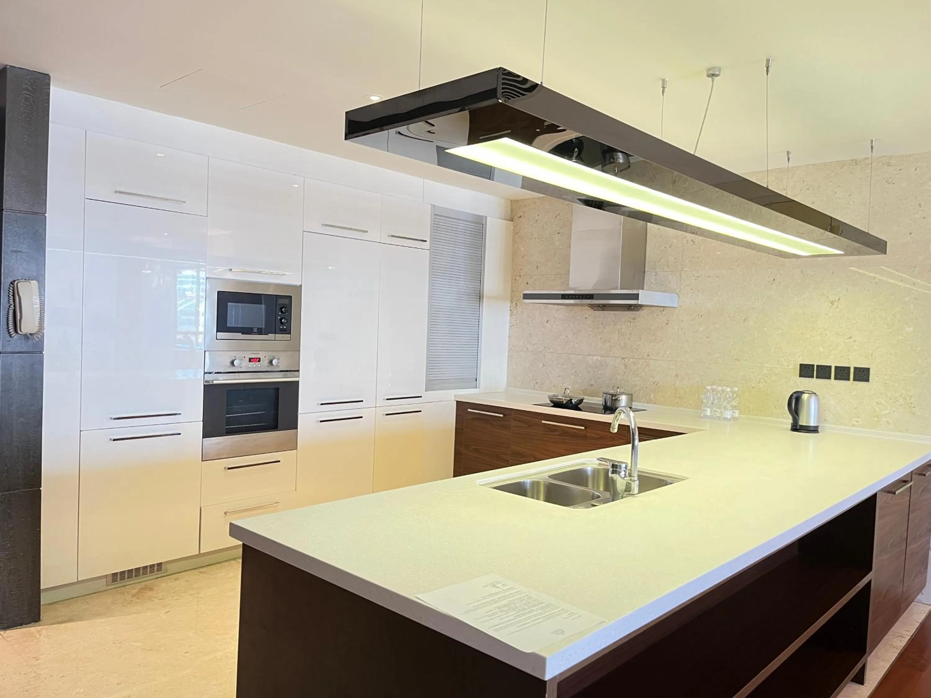 Coffee/tea facilities in The Sandalwood Beijing Marriott Executive Apartments