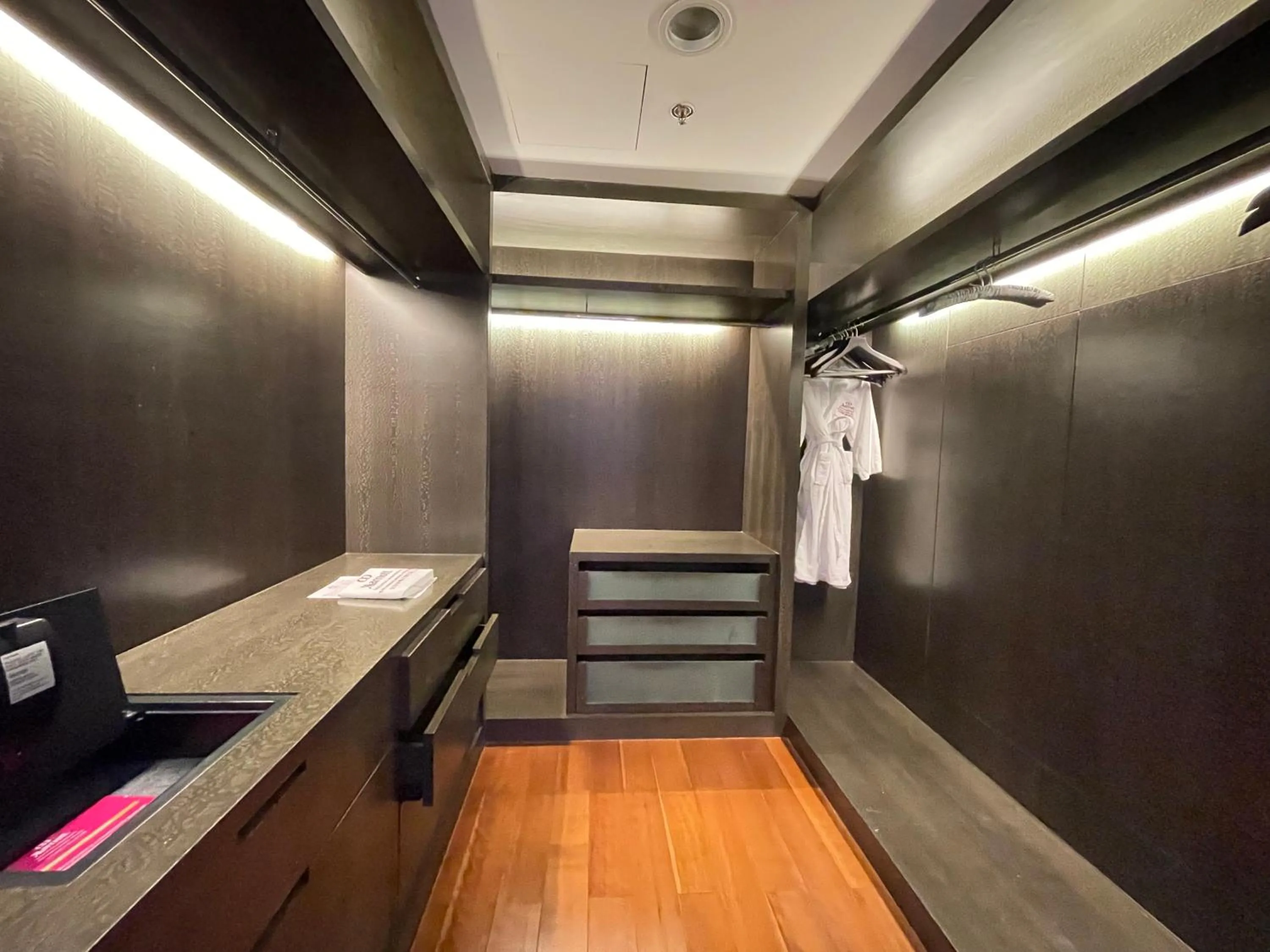 wardrobe in The Sandalwood Beijing Marriott Executive Apartments