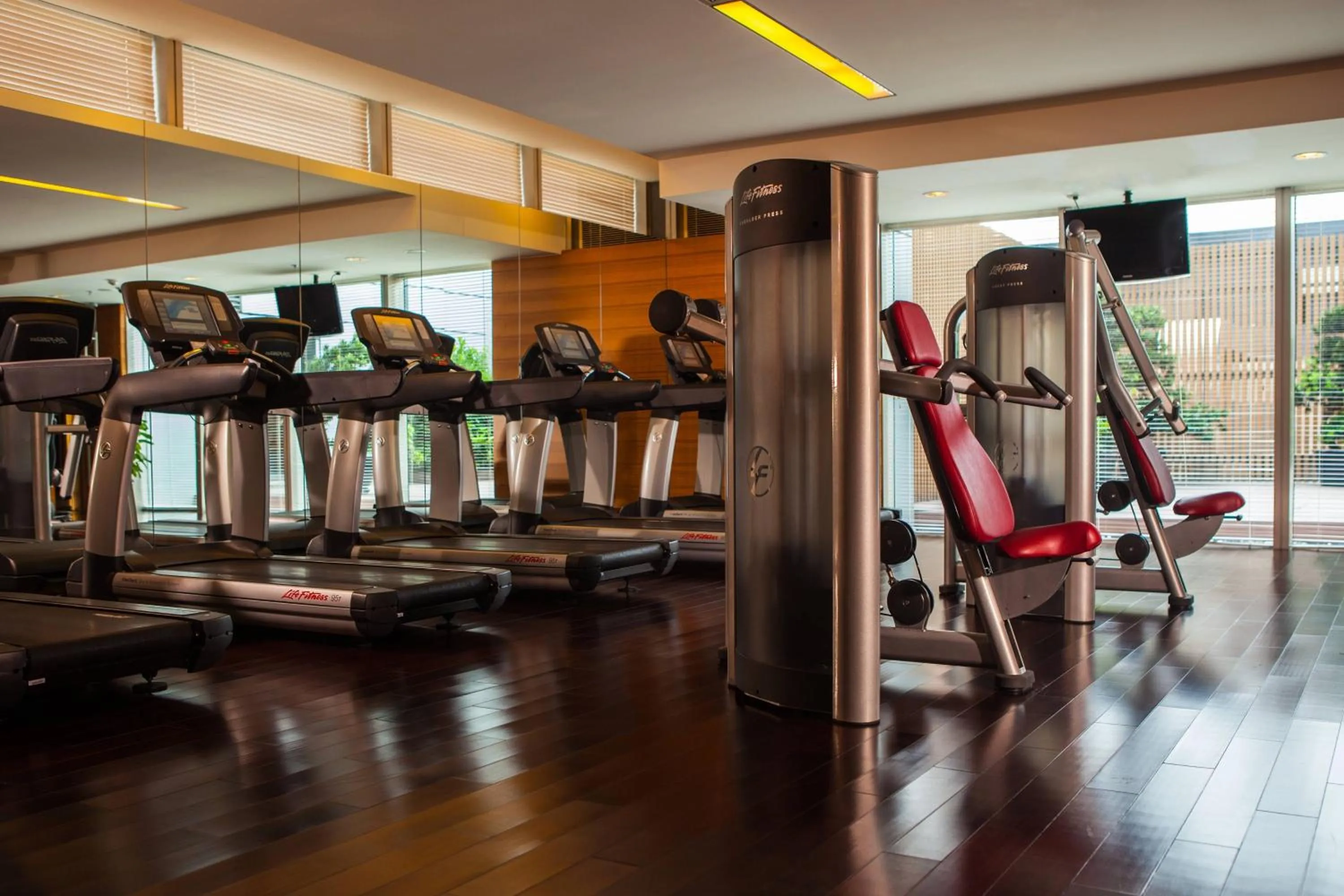 Fitness centre/facilities in Renaissance Shanghai Putuo Hotel