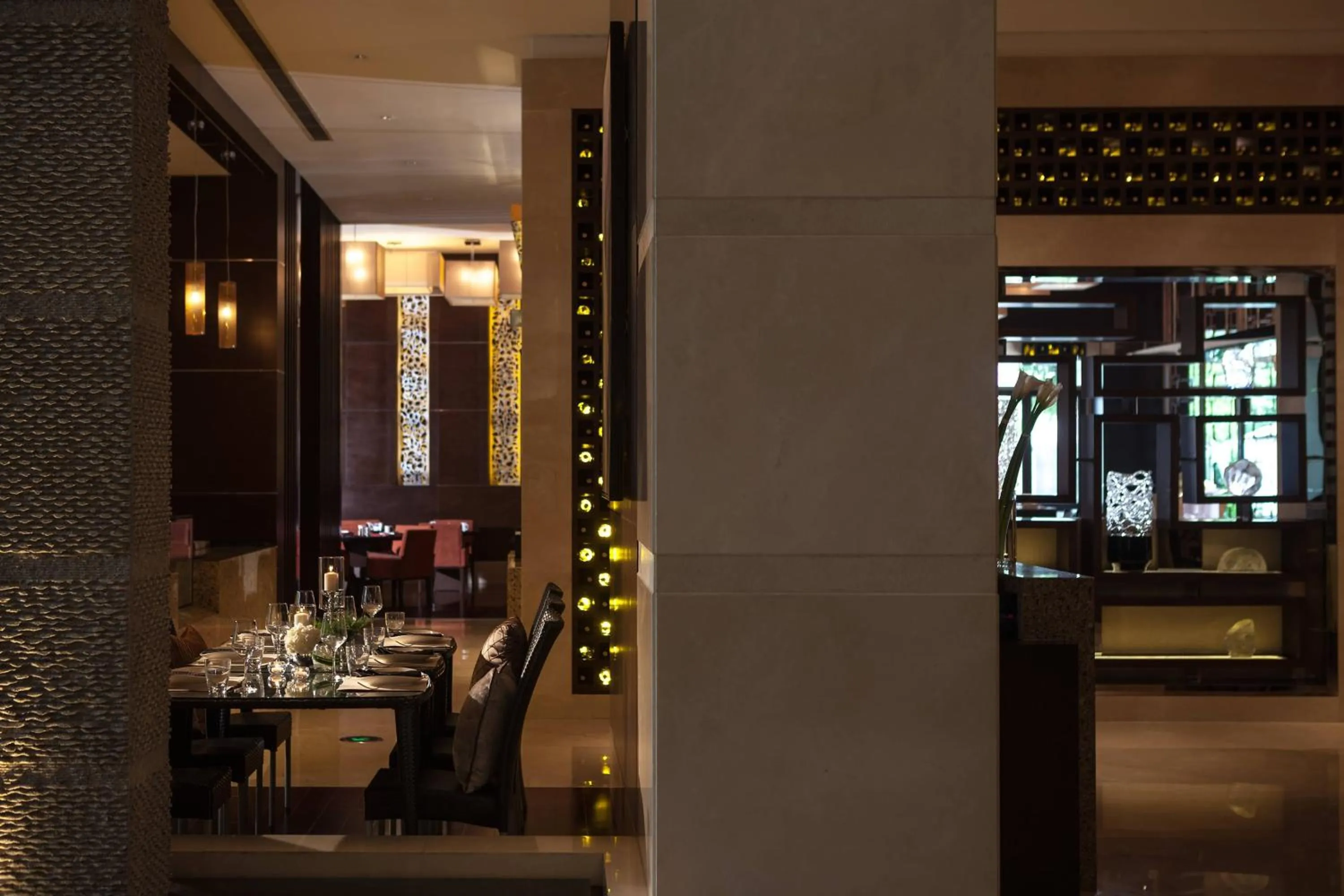 Restaurant/places to eat in Renaissance Shanghai Putuo Hotel
