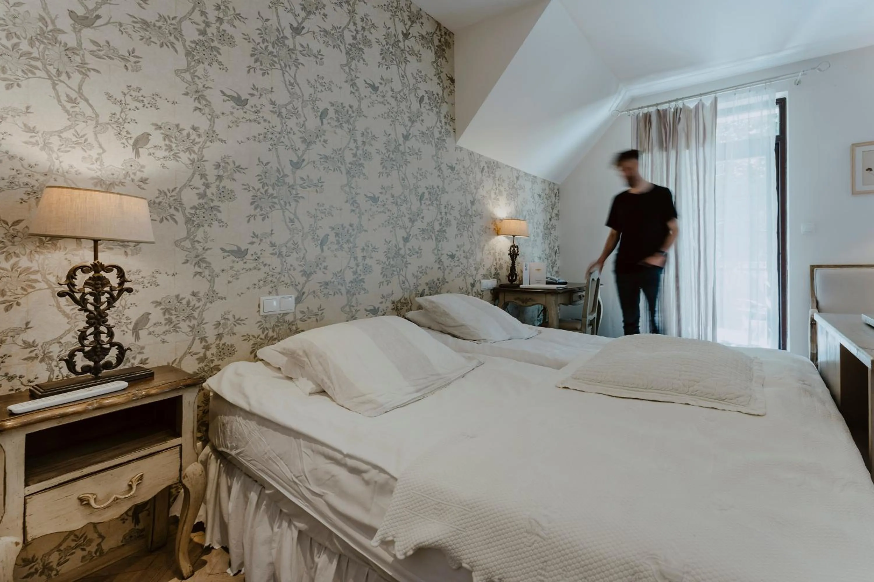 Photo of the whole room, Bed in Vincent