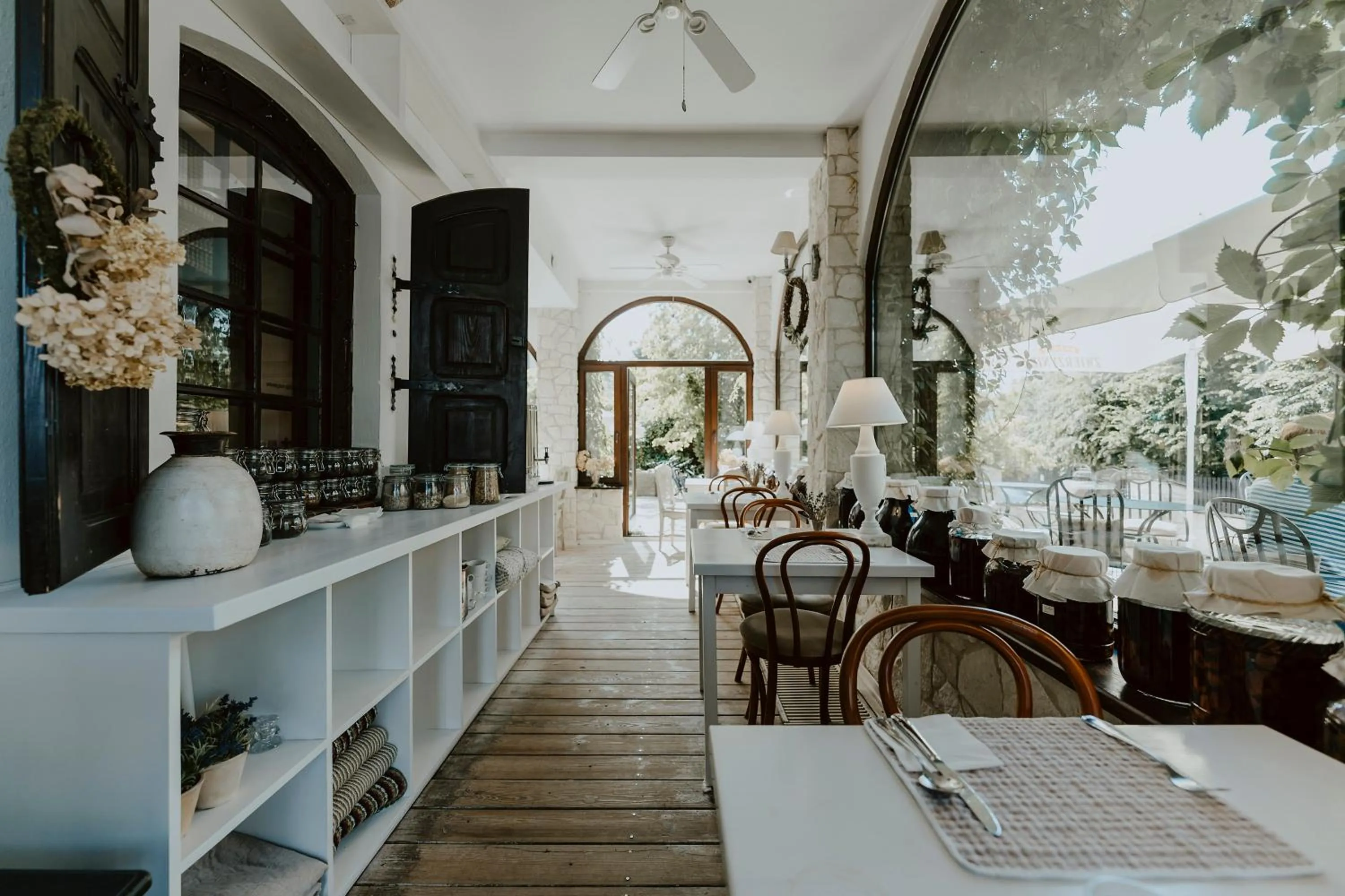 Restaurant/places to eat in Vincent