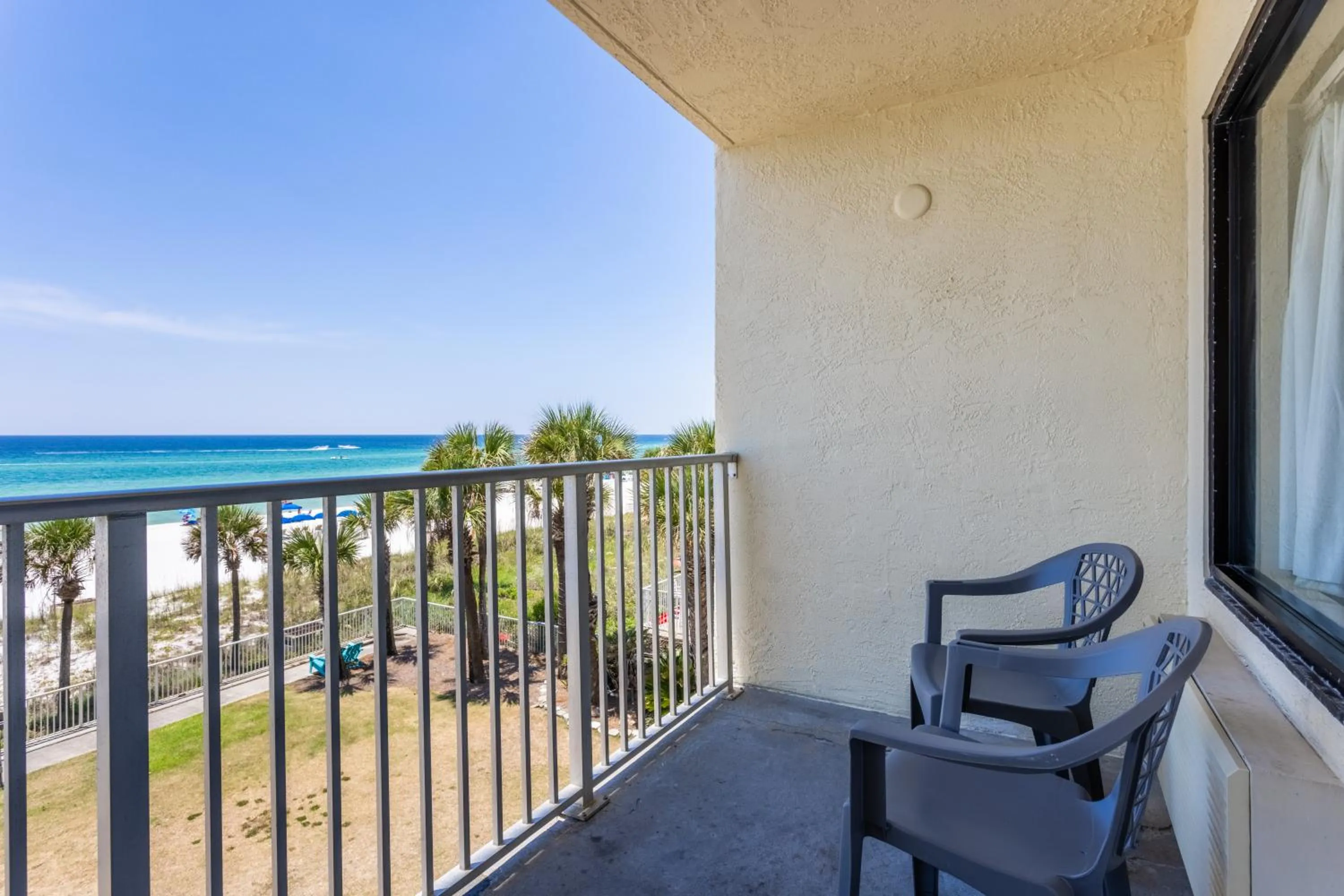 Balcony/Terrace in Bikini Beach Resort