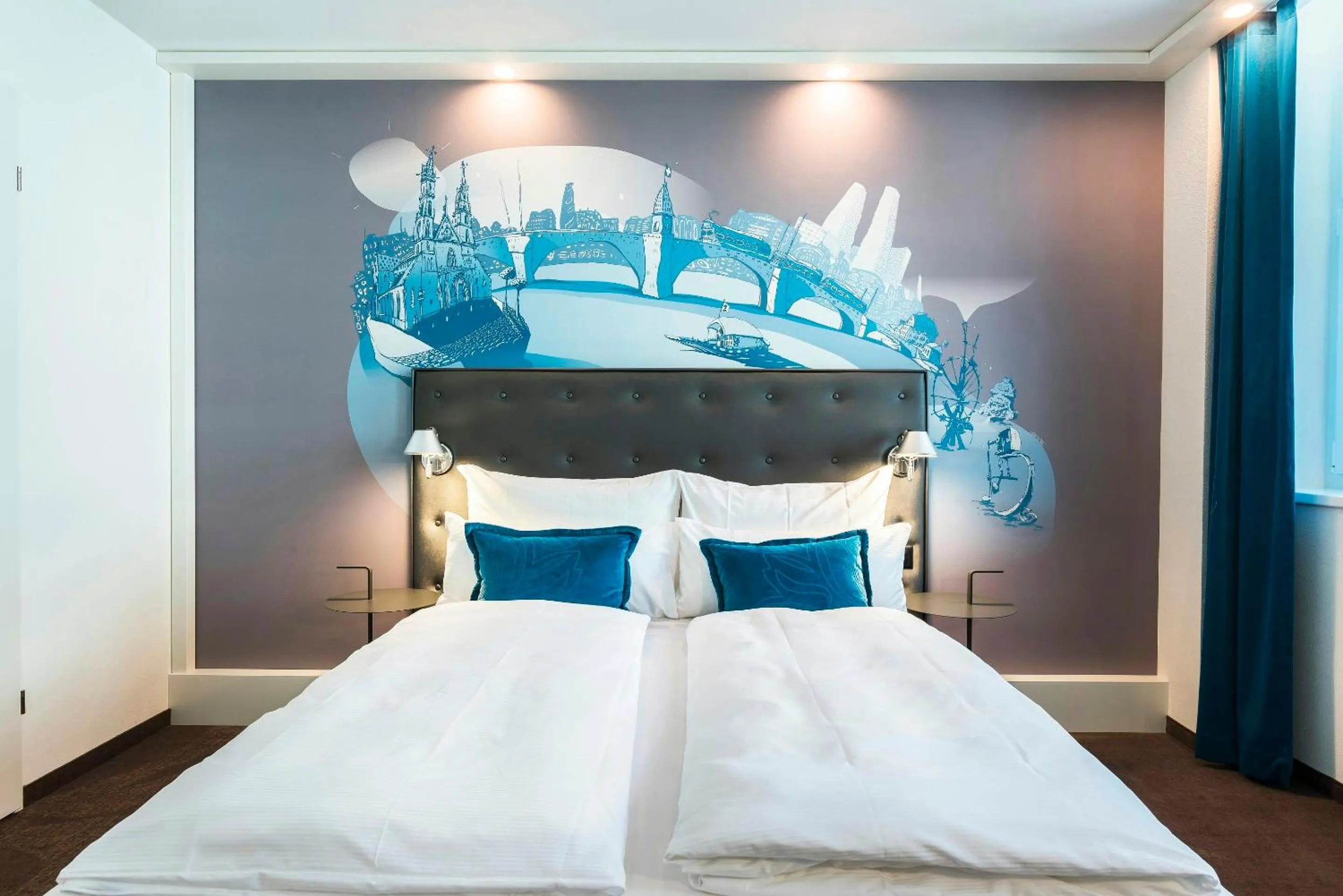 Photo of the whole room, Bed in Motel One Basel