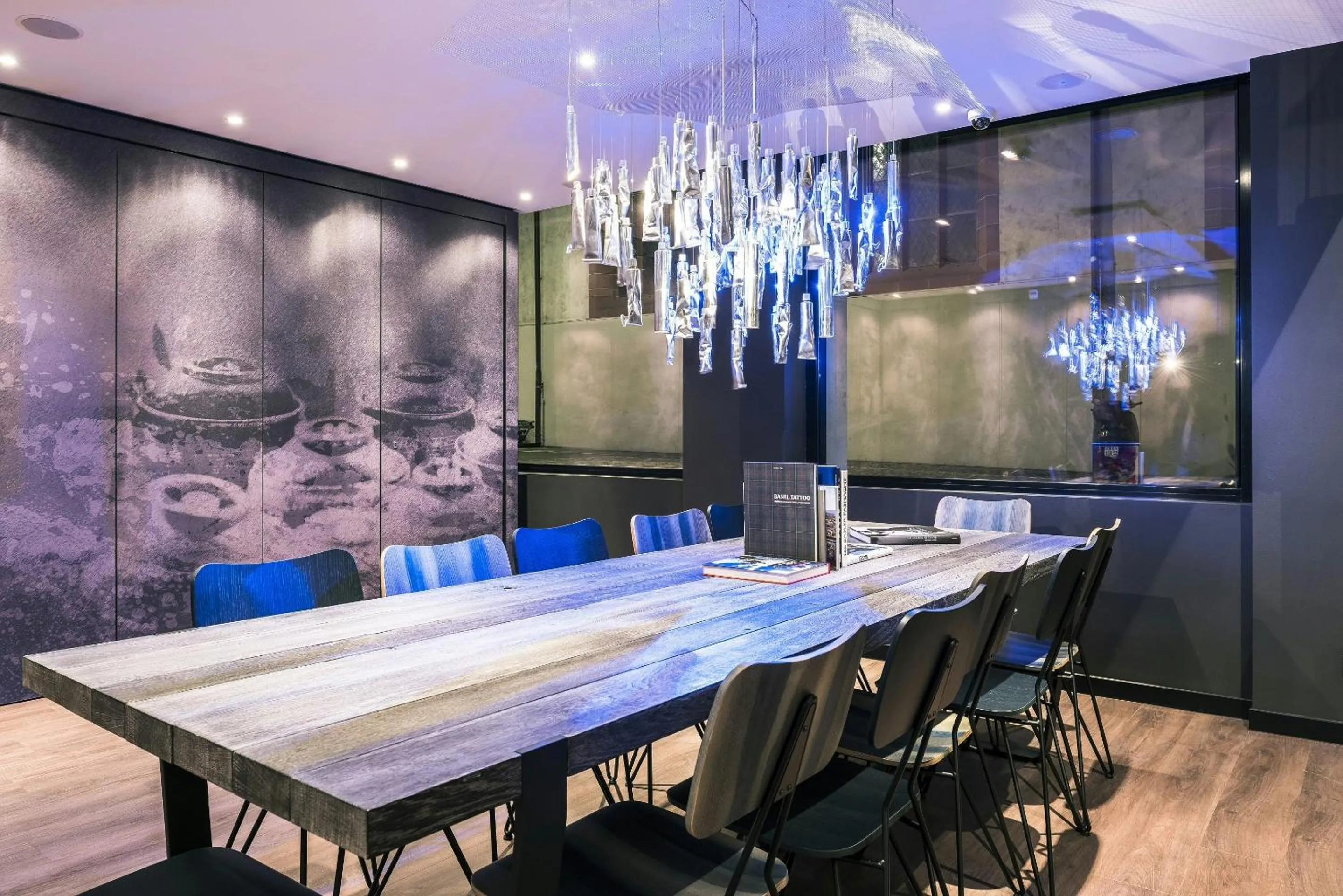 Lounge or bar in Motel One Basel