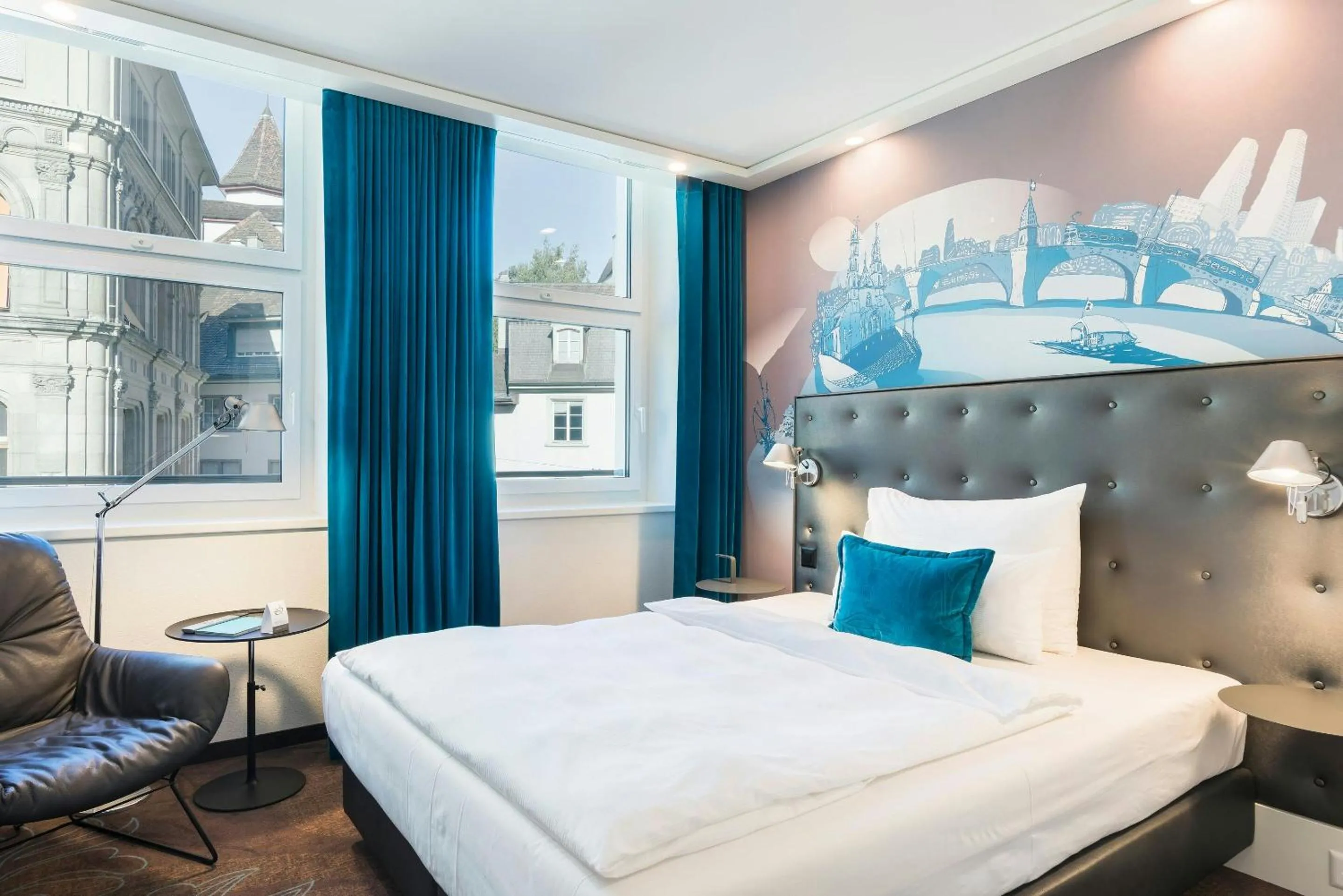 Photo of the whole room, Bed in Motel One Basel