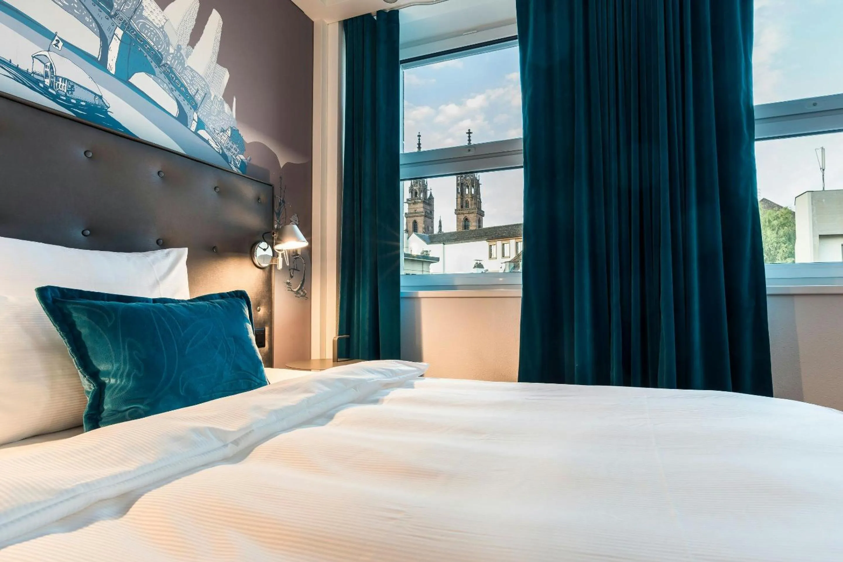 Photo of the whole room, Bed in Motel One Basel