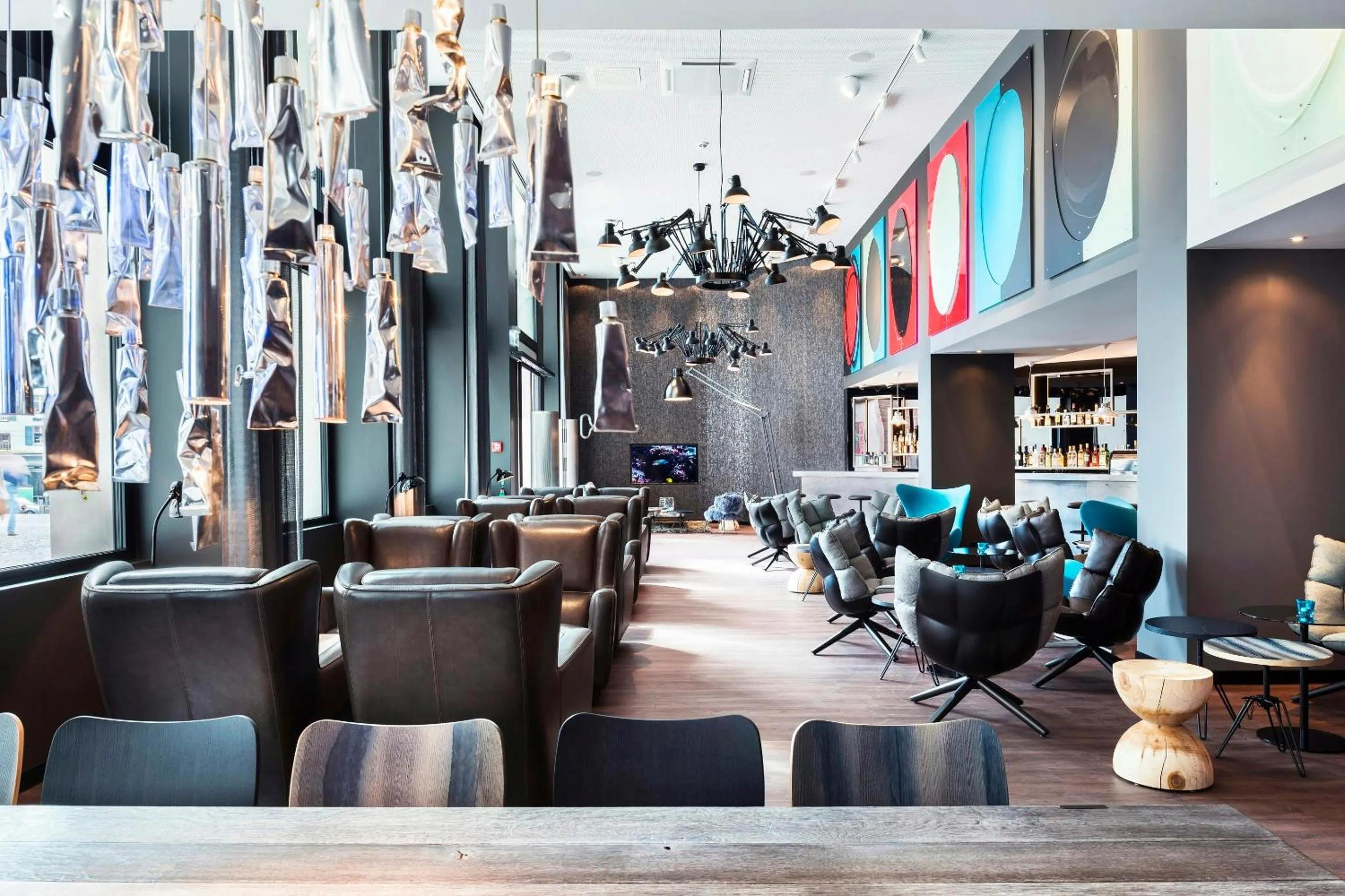 Lounge or bar in Motel One Basel