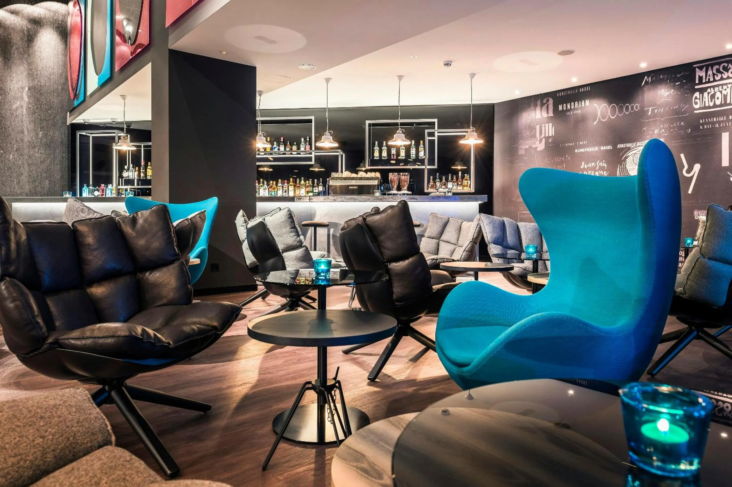 Lounge or bar in Motel One Basel