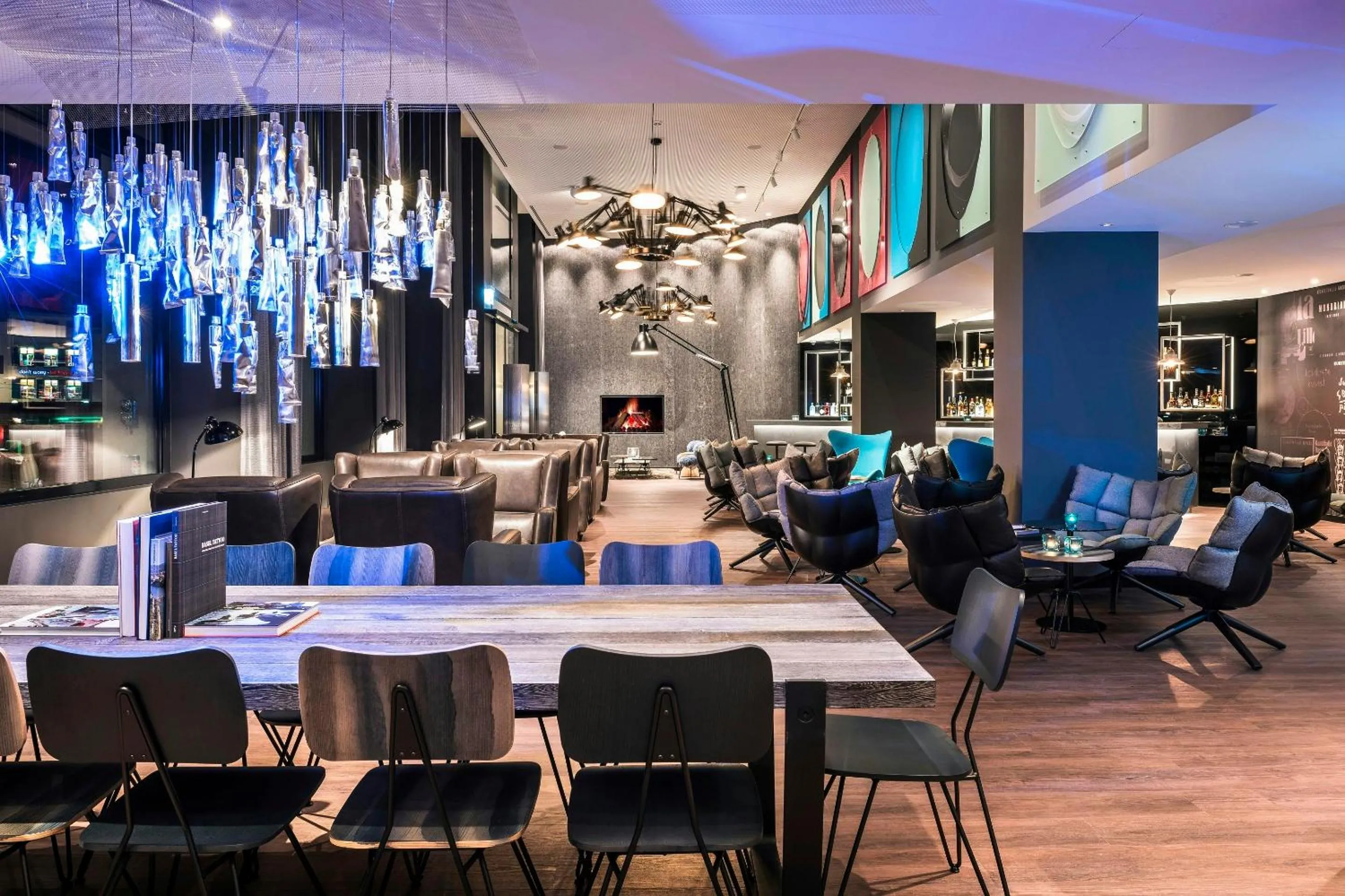 Lounge or bar in Motel One Basel