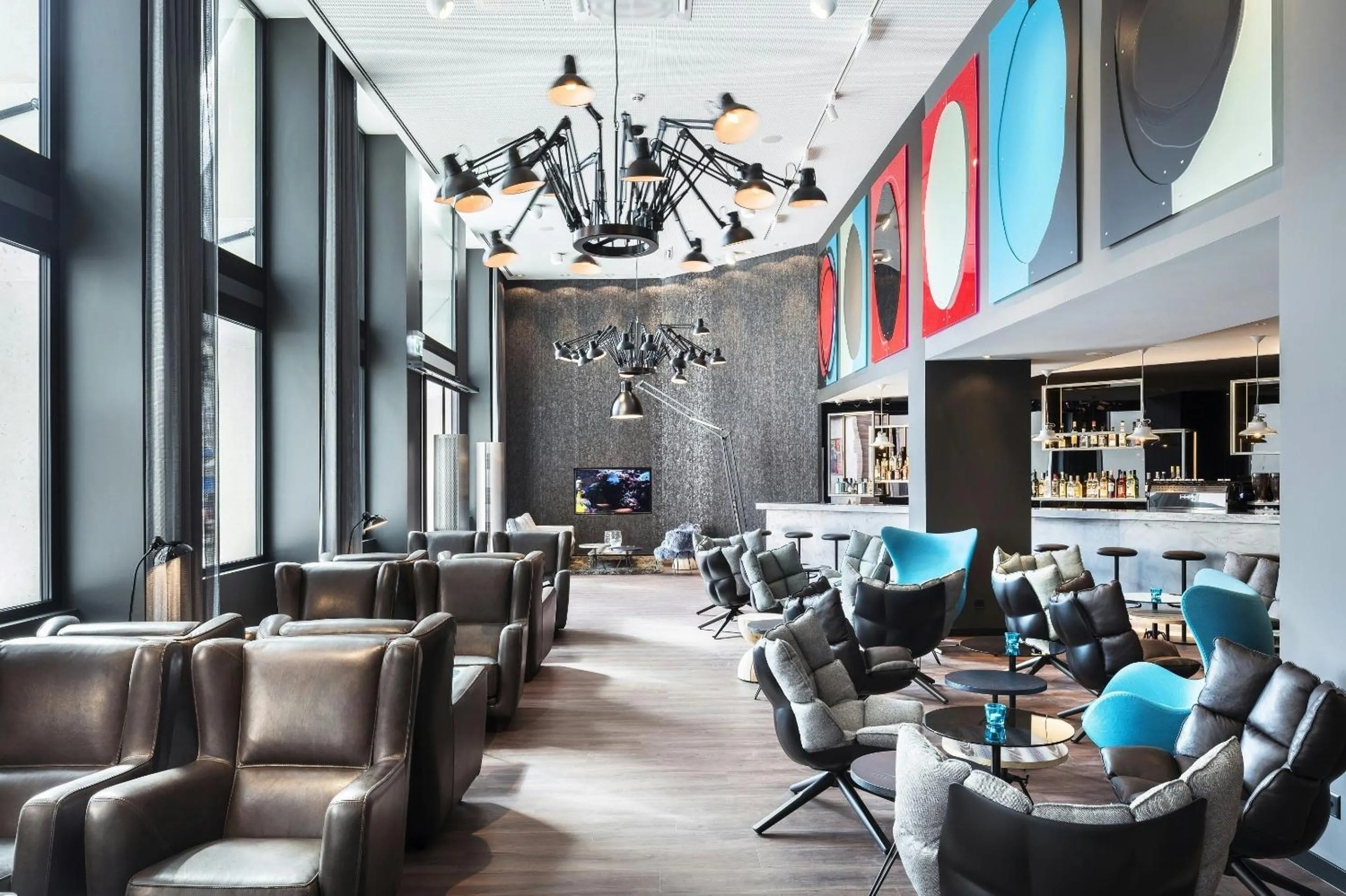 Lounge or bar in Motel One Basel