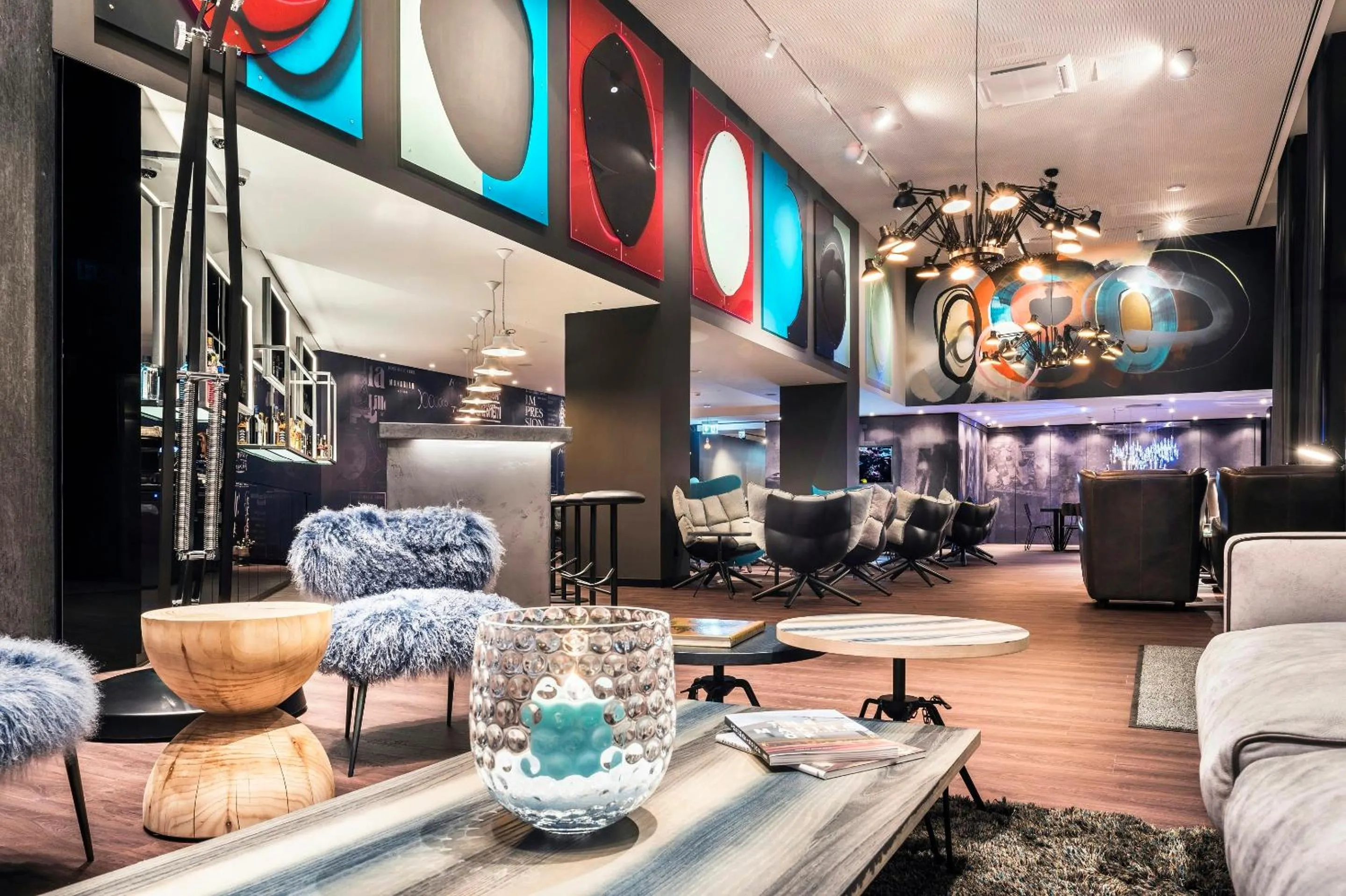 Lounge or bar in Motel One Basel