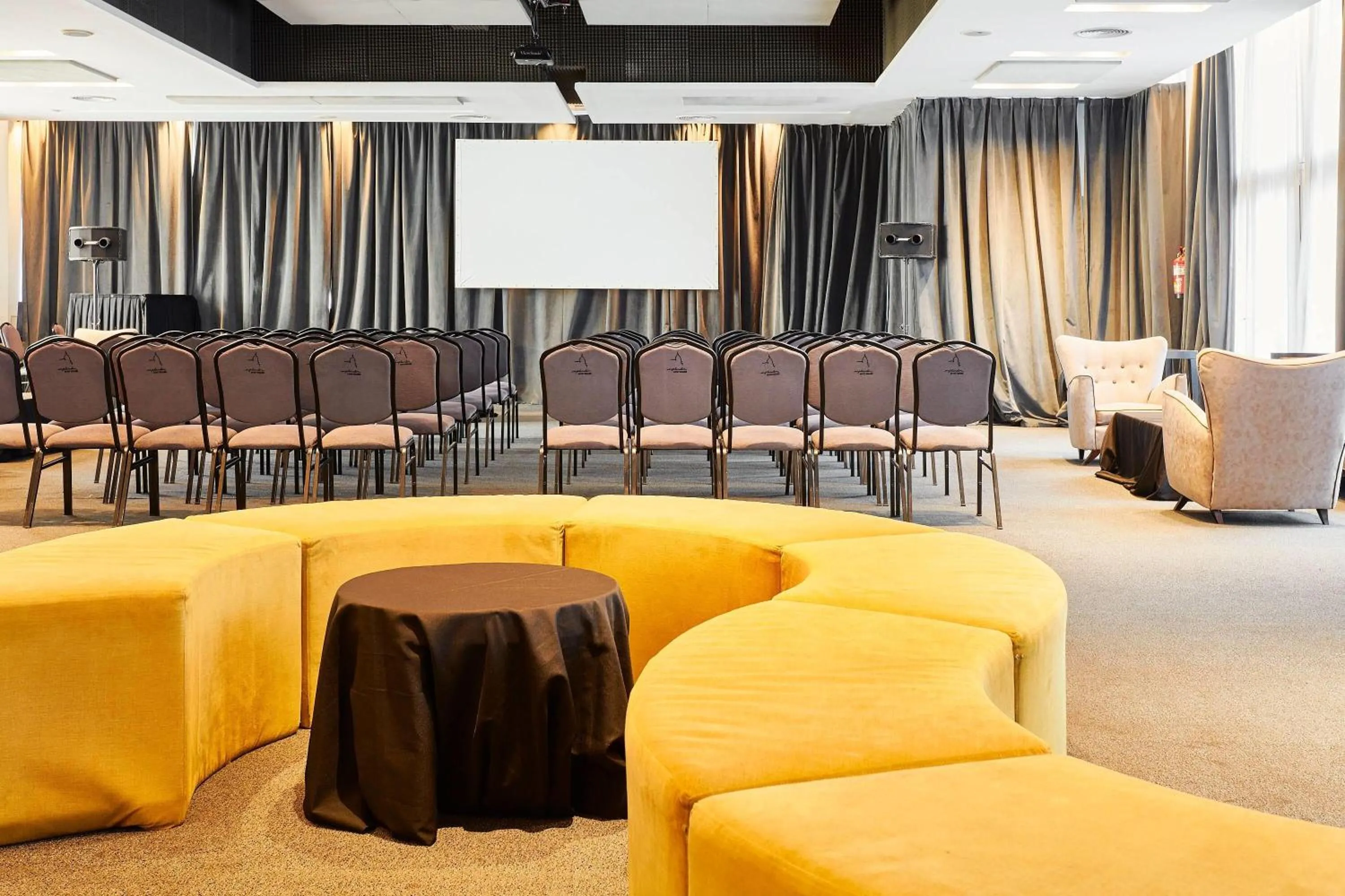 Meeting/conference room in Esplendor by Wyndham Savoy Rosario