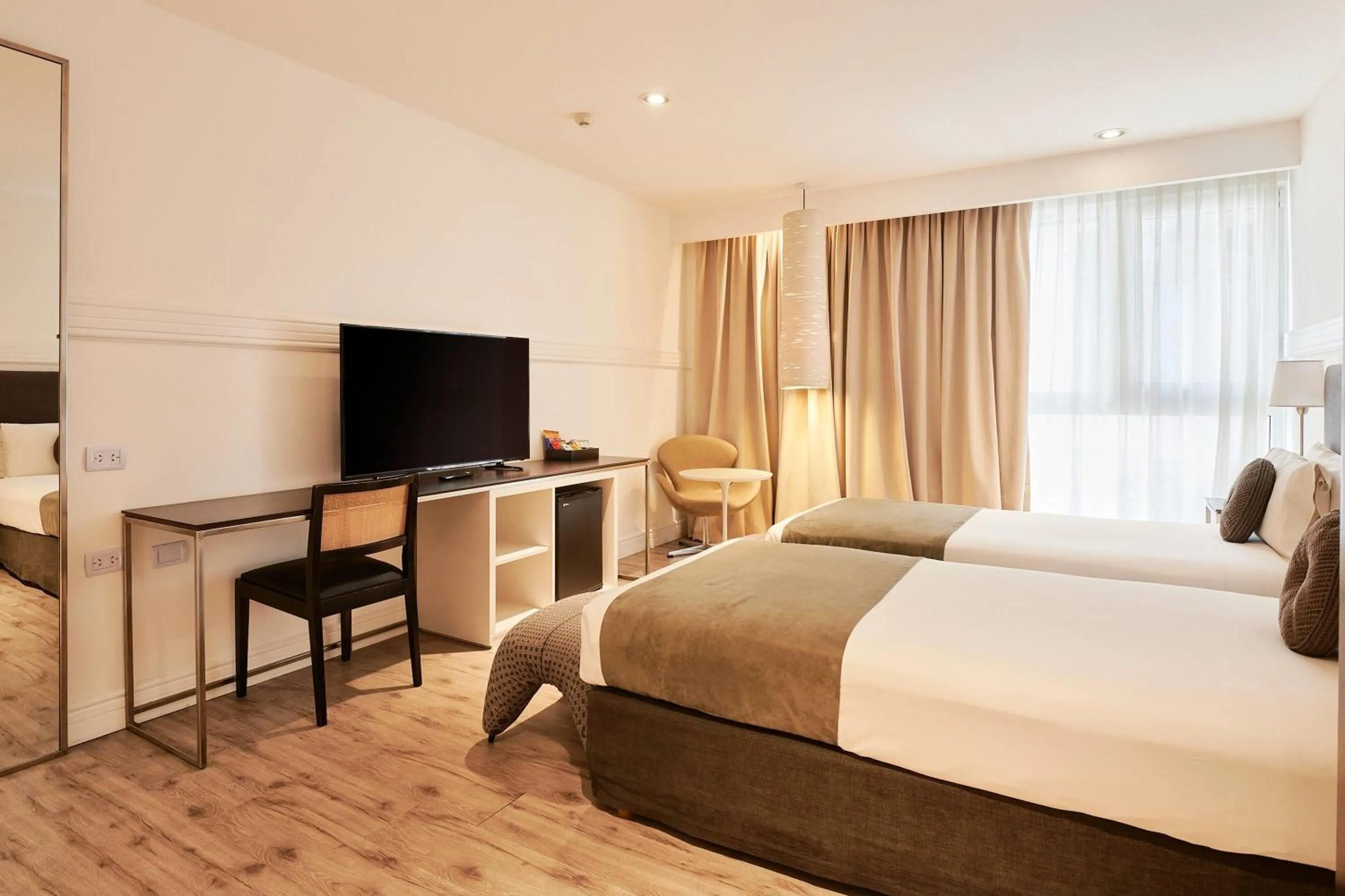 Photo of the whole room, Bed in Esplendor by Wyndham Savoy Rosario