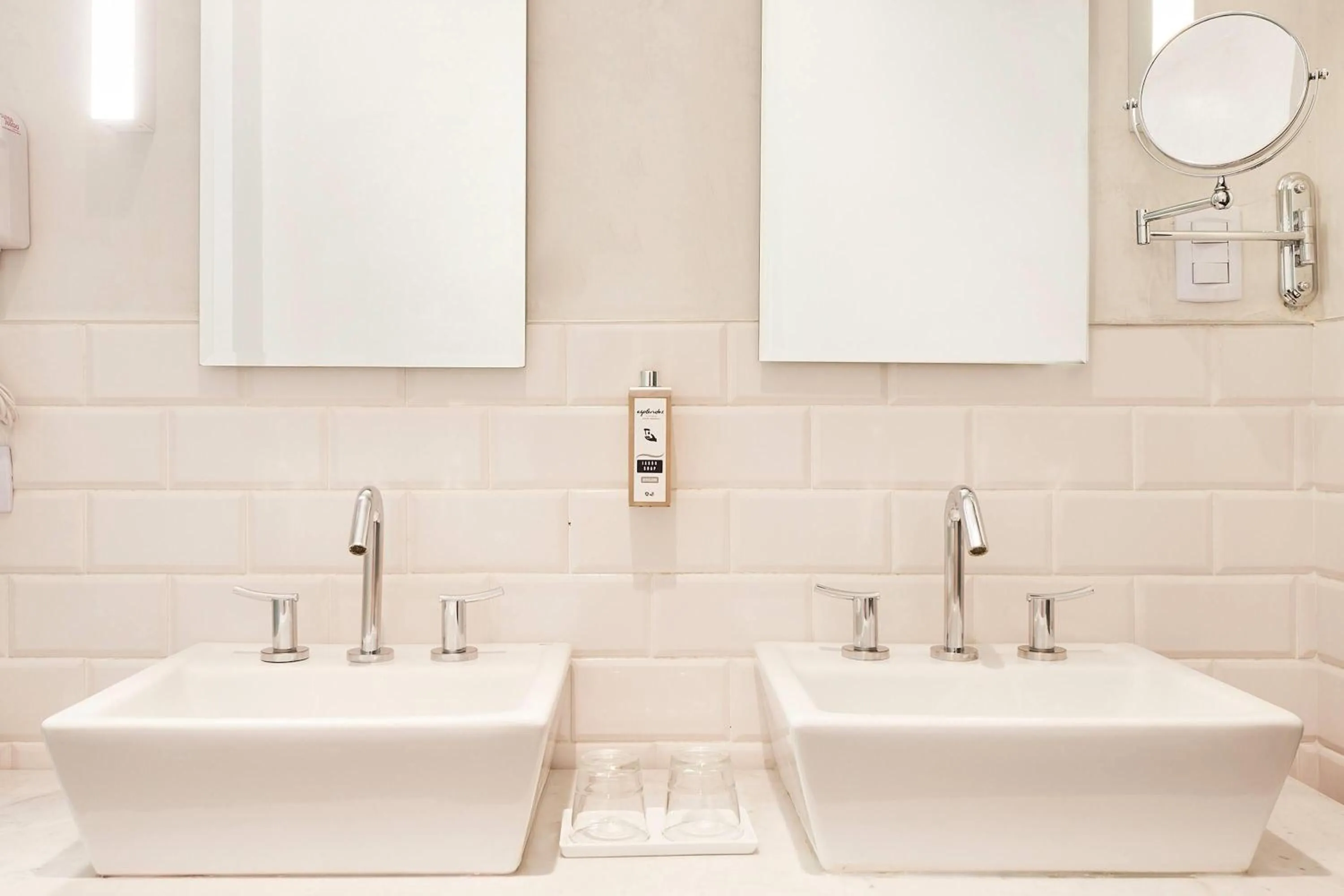 Photo of the whole room in Esplendor by Wyndham Savoy Rosario