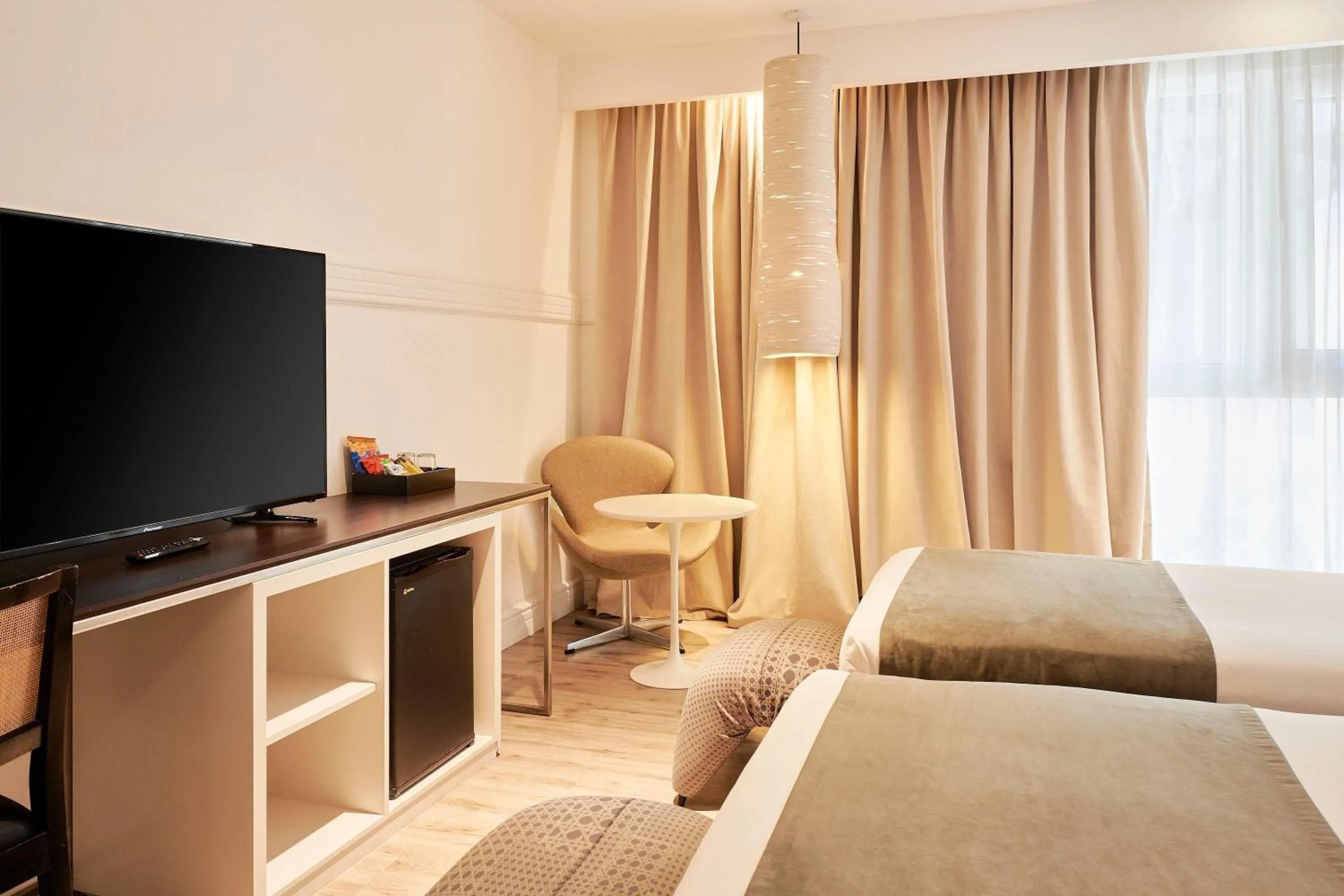 Photo of the whole room, Bed in Esplendor by Wyndham Savoy Rosario