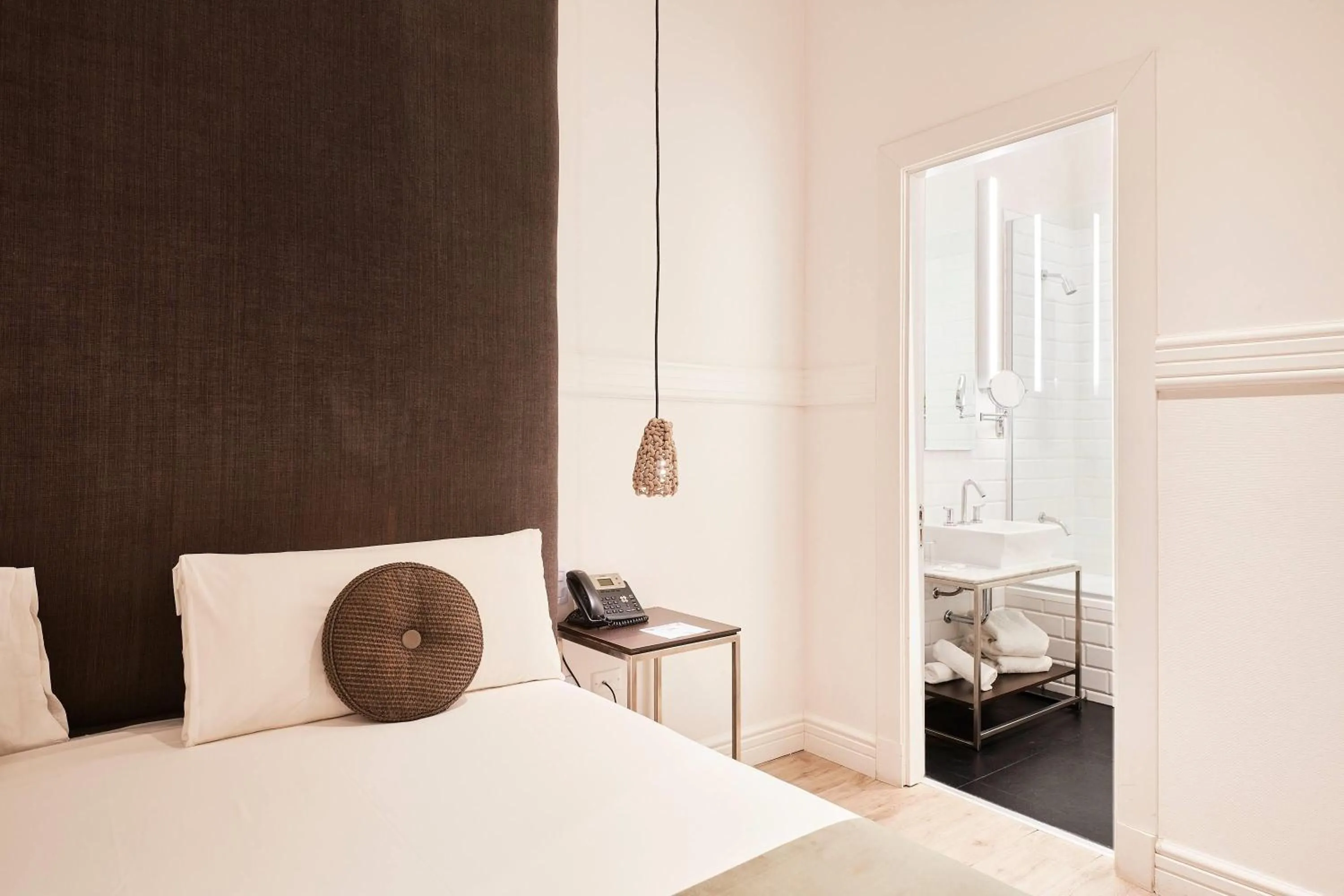 Photo of the whole room, Bed in Esplendor by Wyndham Savoy Rosario