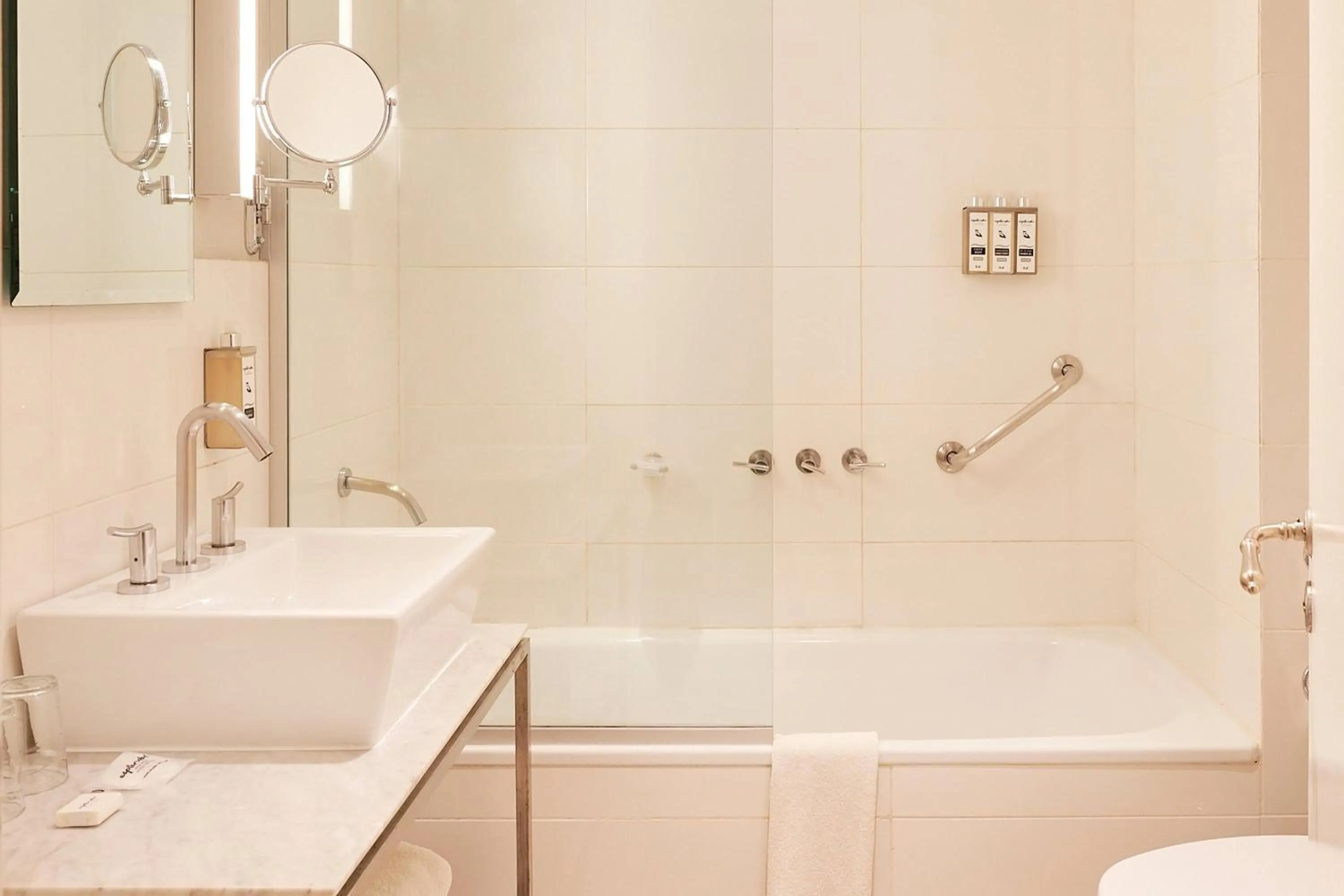 Photo of the whole room in Esplendor by Wyndham Savoy Rosario