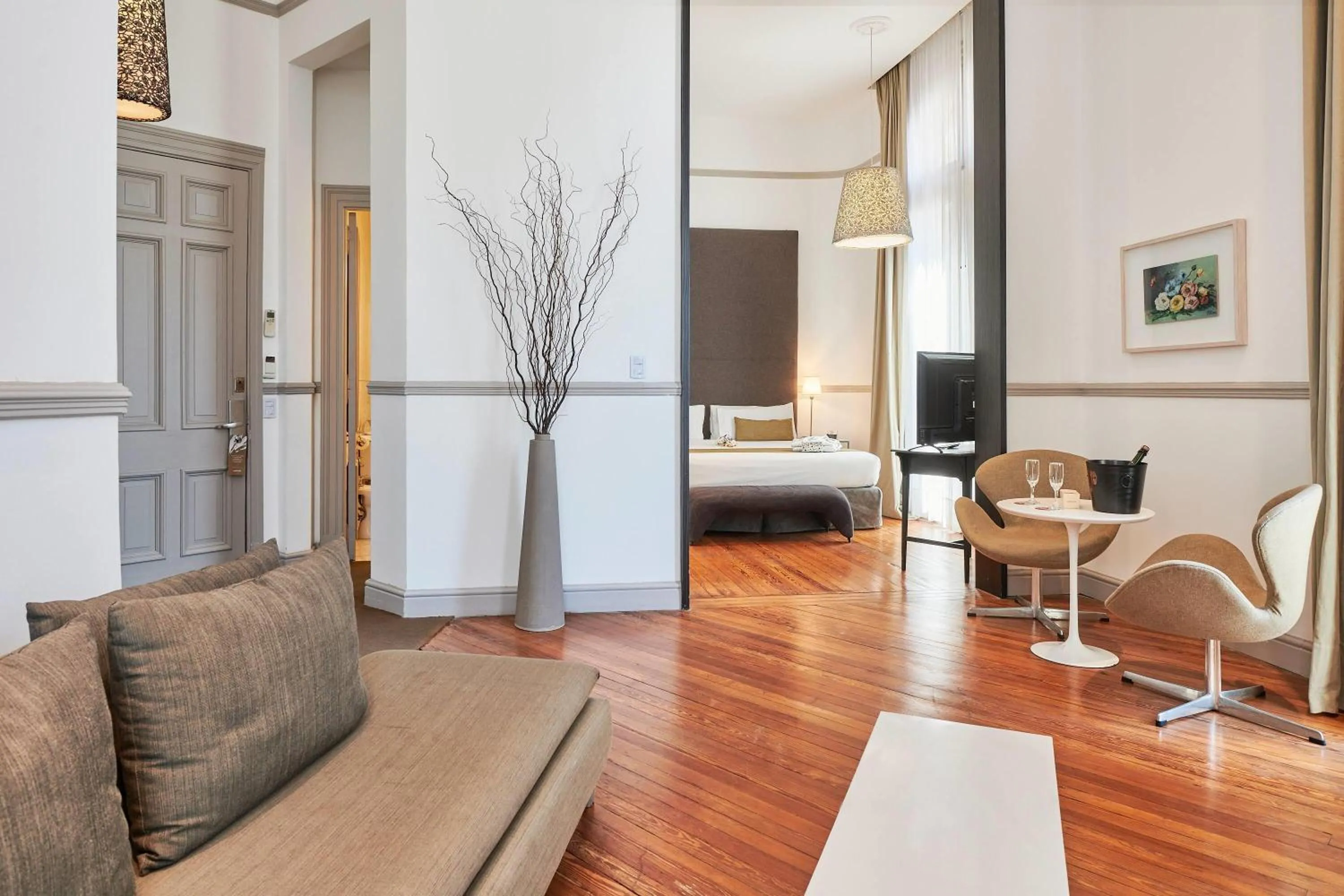 Photo of the whole room, Bed in Esplendor by Wyndham Savoy Rosario