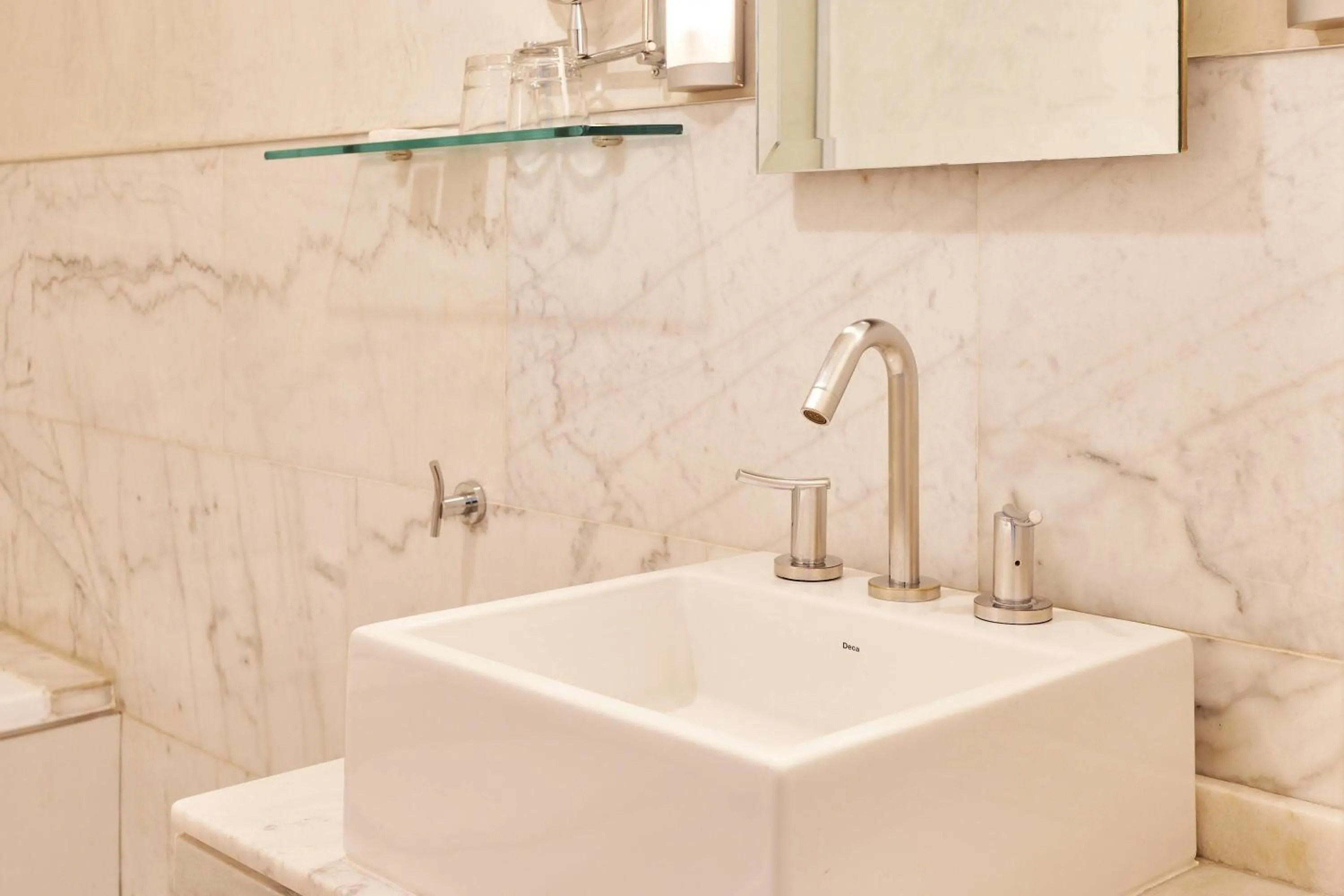 Photo of the whole room in Esplendor by Wyndham Savoy Rosario