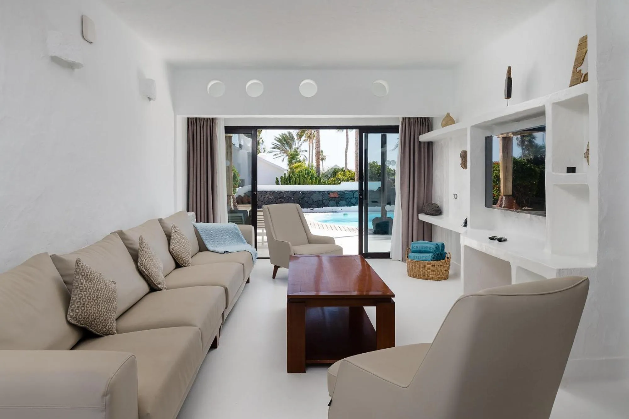 Communal lounge/ TV room in Kamezí Boutique Hotel Villas