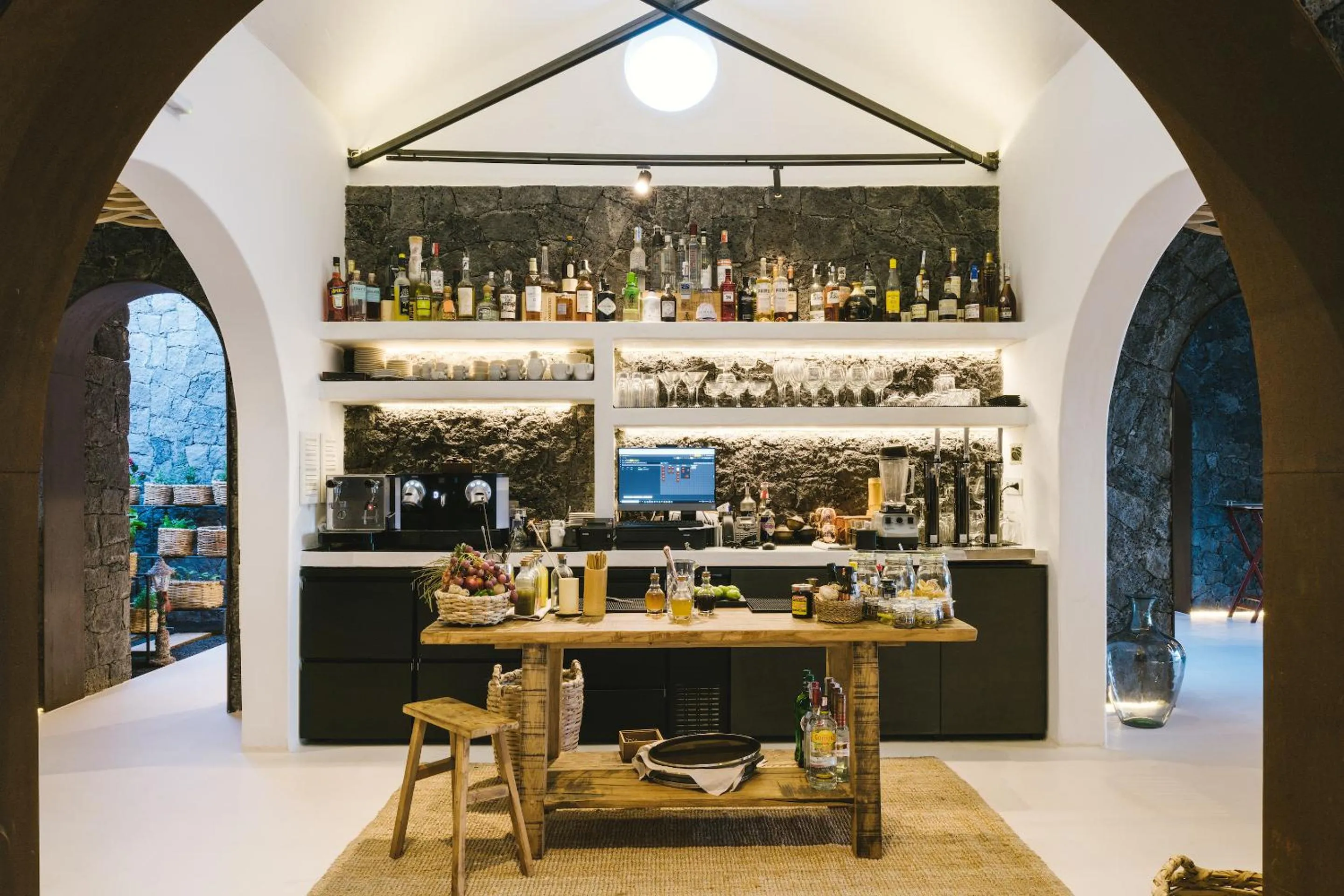 Restaurant/places to eat in Kamezí Boutique Hotel Villas